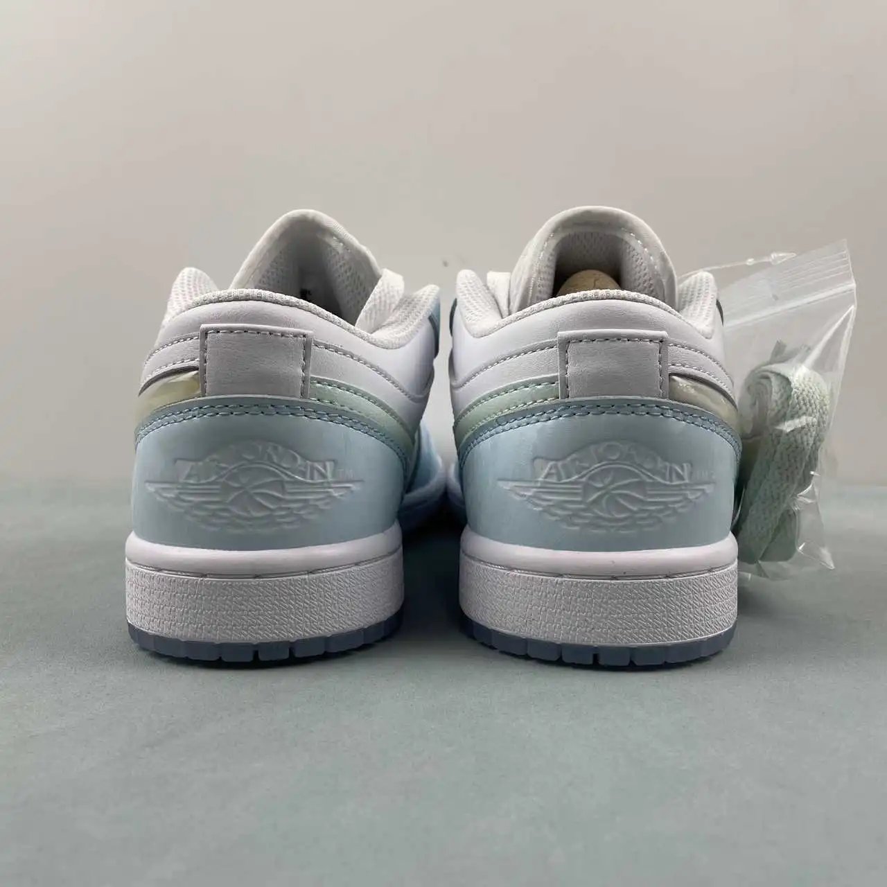 Air Jordan 1 Low HJ3481-491 thumbnail 4