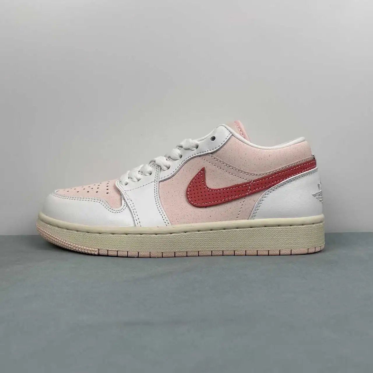 Air Jordan 1 Low IB8156-133 5