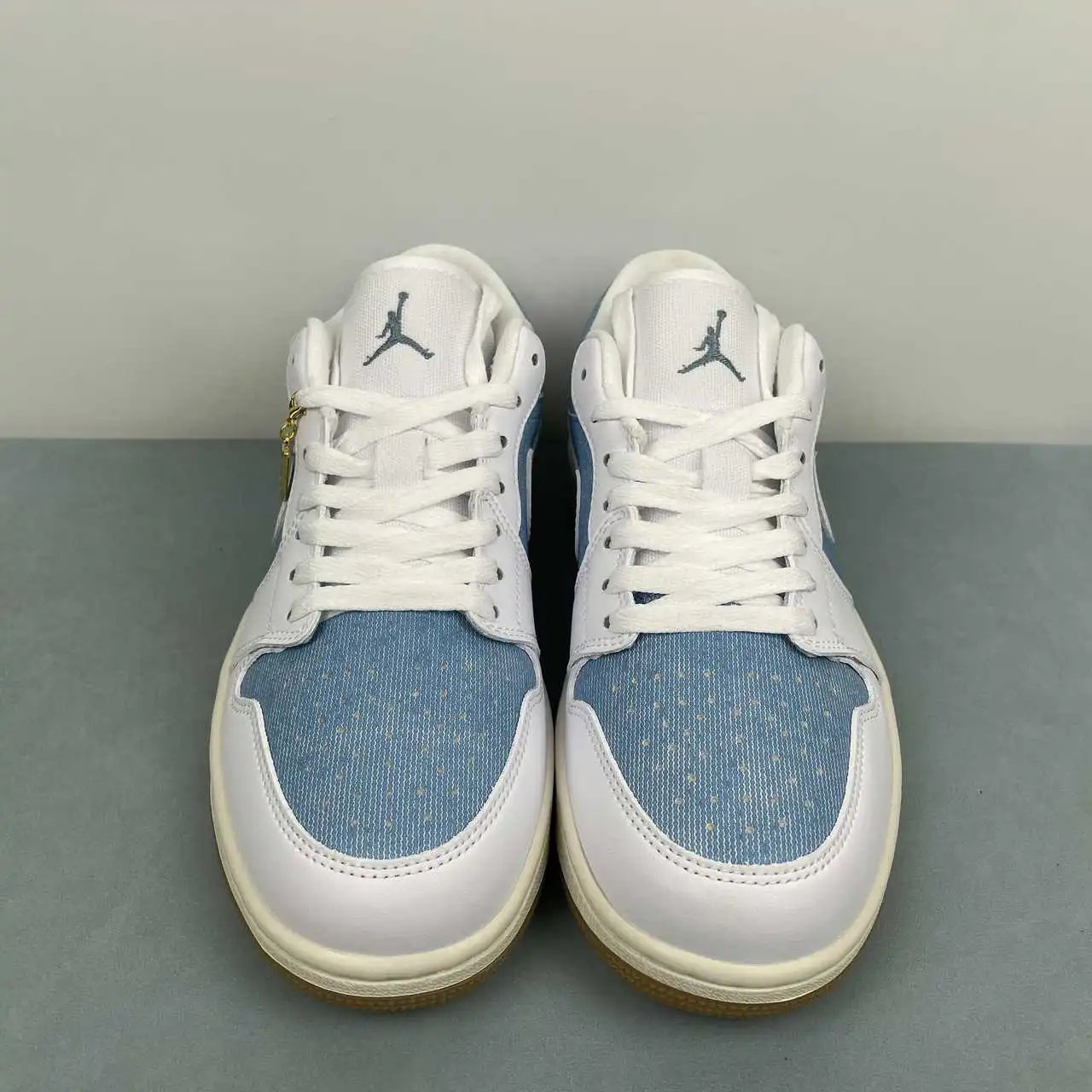 Air Jordan 1 Low HQ2004-400 thumbnail 3