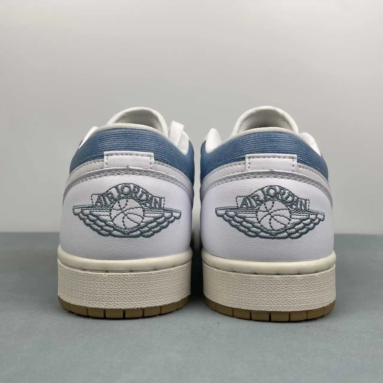 Air Jordan 1 Low HQ2004-400 thumbnail 4