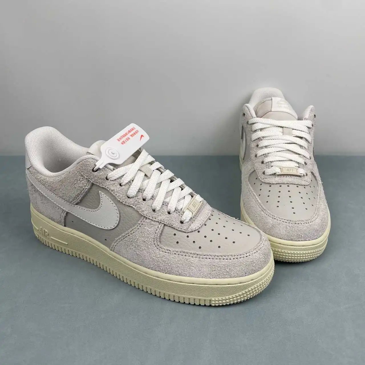 Nike Air Force 1 HF2897-001 thumbnail 2