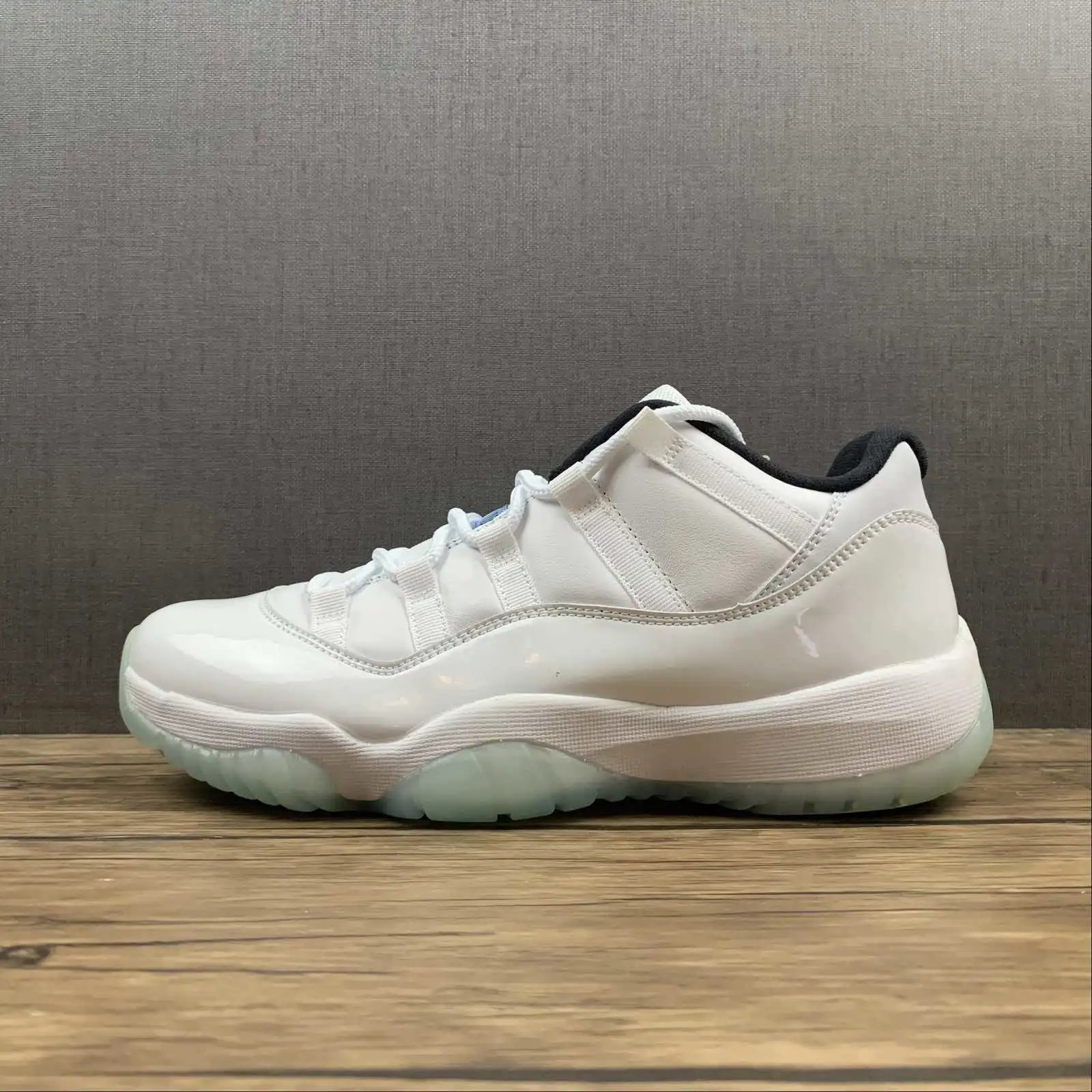 Air Jordan 11 528896-117 6