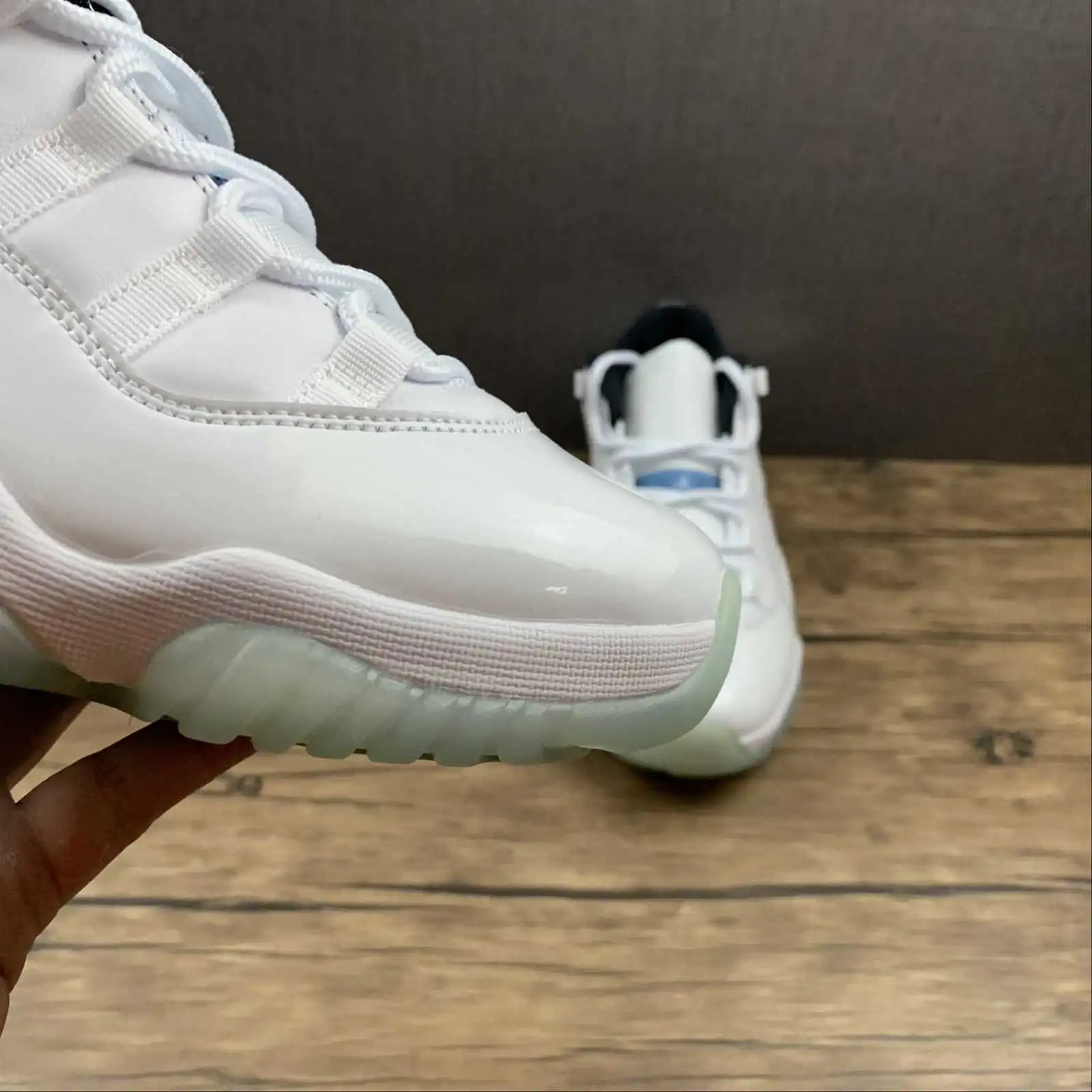 Air Jordan 11 528896-117 7