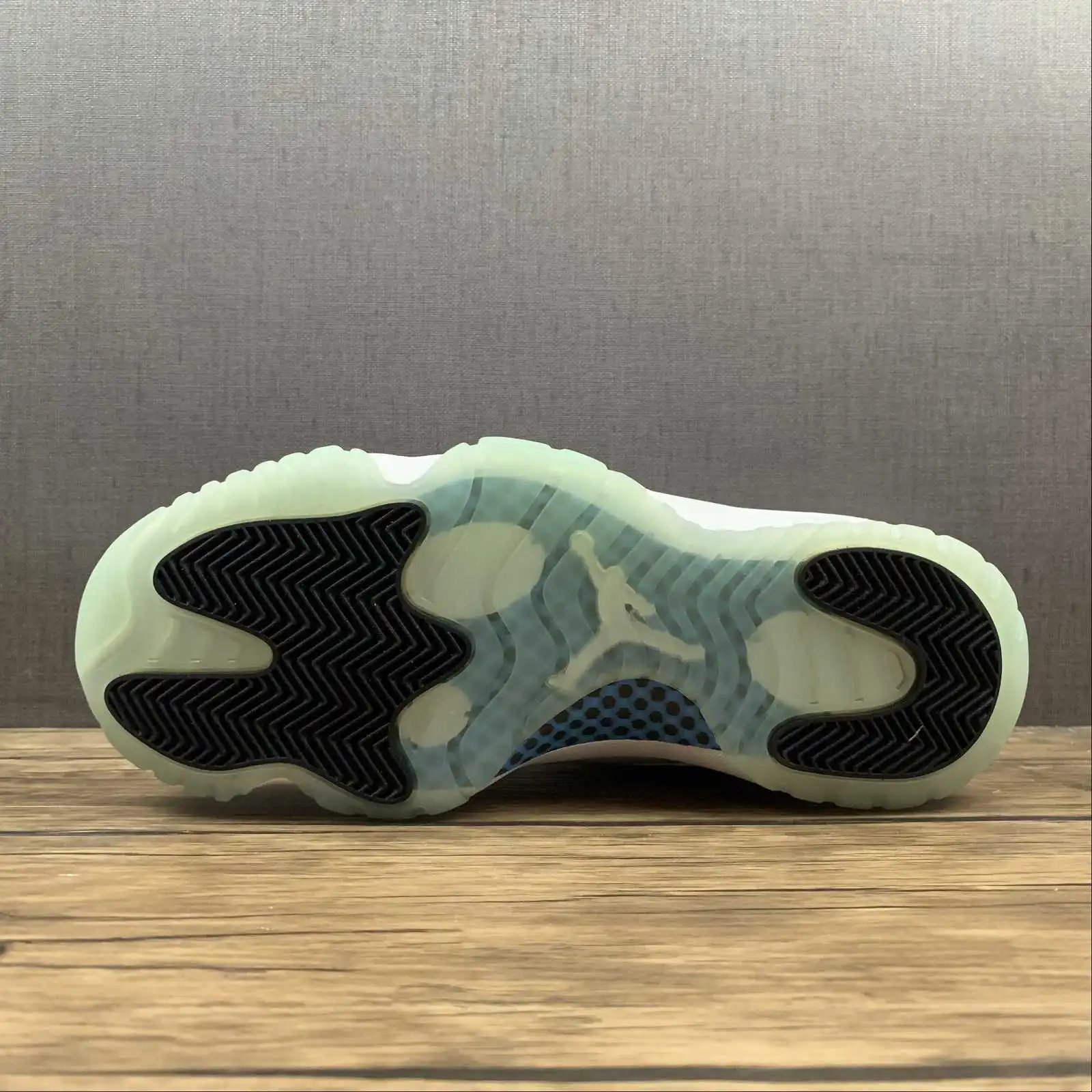 Air Jordan 11 528896-117 11