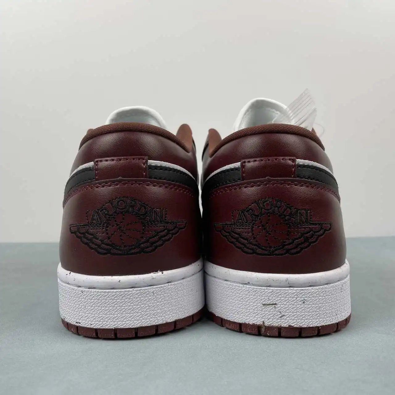 Air Jordan 1 Low HF3148-102 thumbnail 3