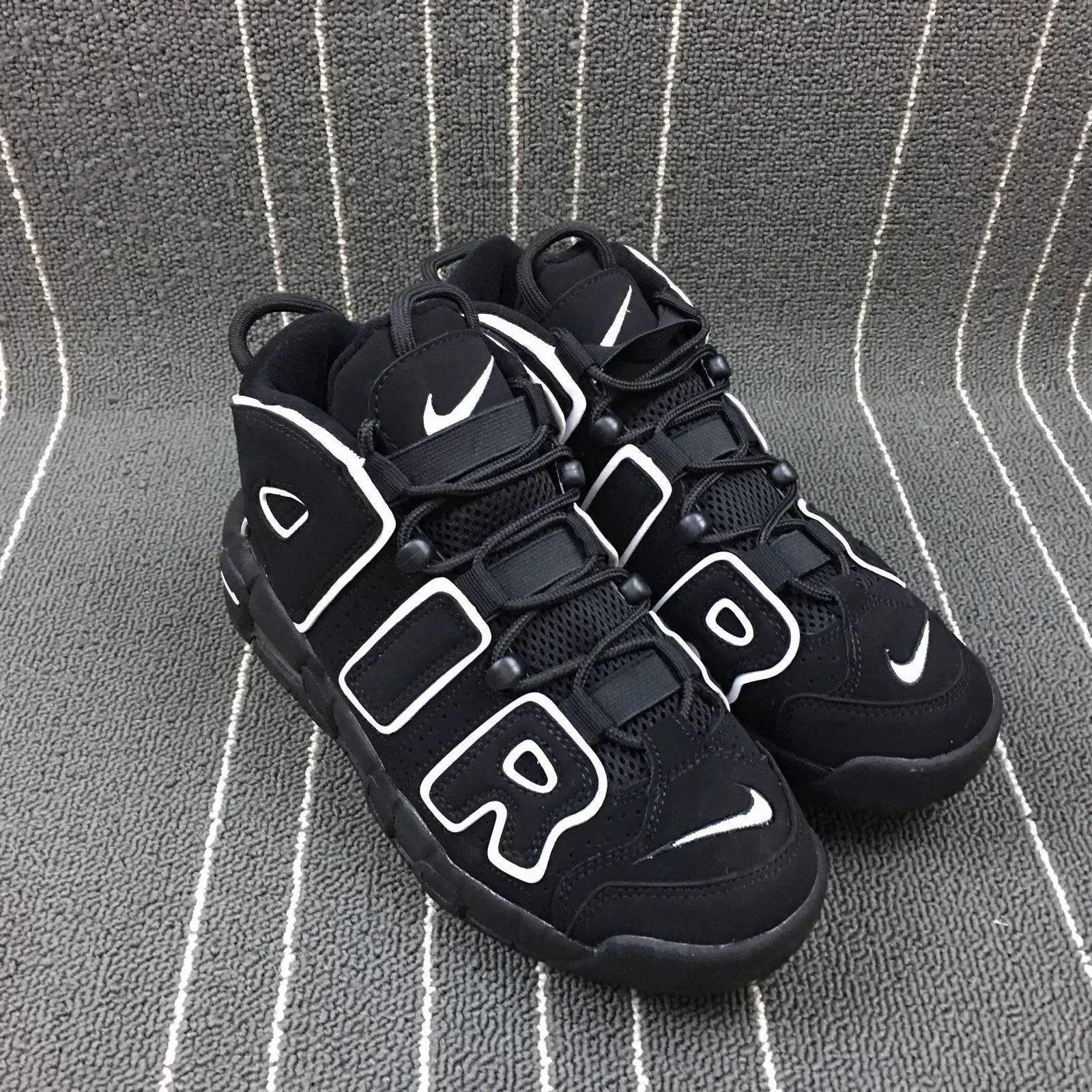 Nike Air More Uptempo Black White thumbnail 2