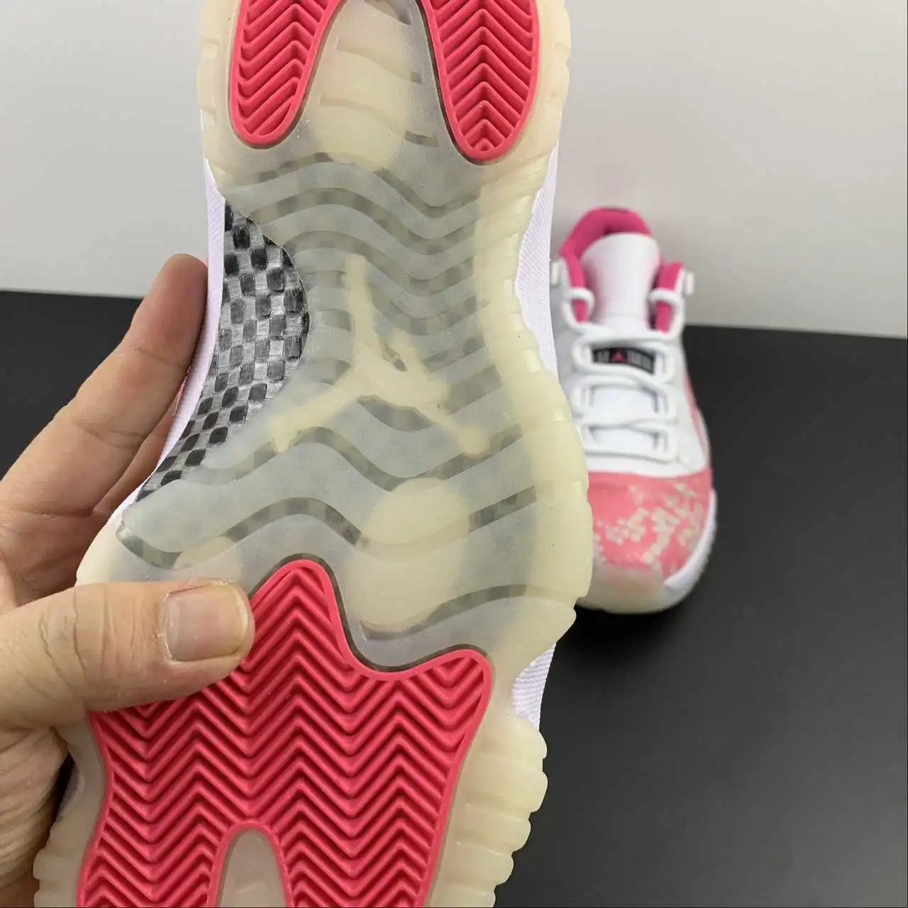 Air Jordan 11 AH7860-106 10