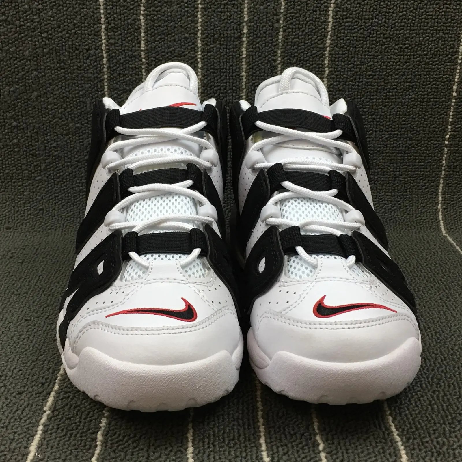 Nike Air More Uptempo Black White Red thumbnail 4