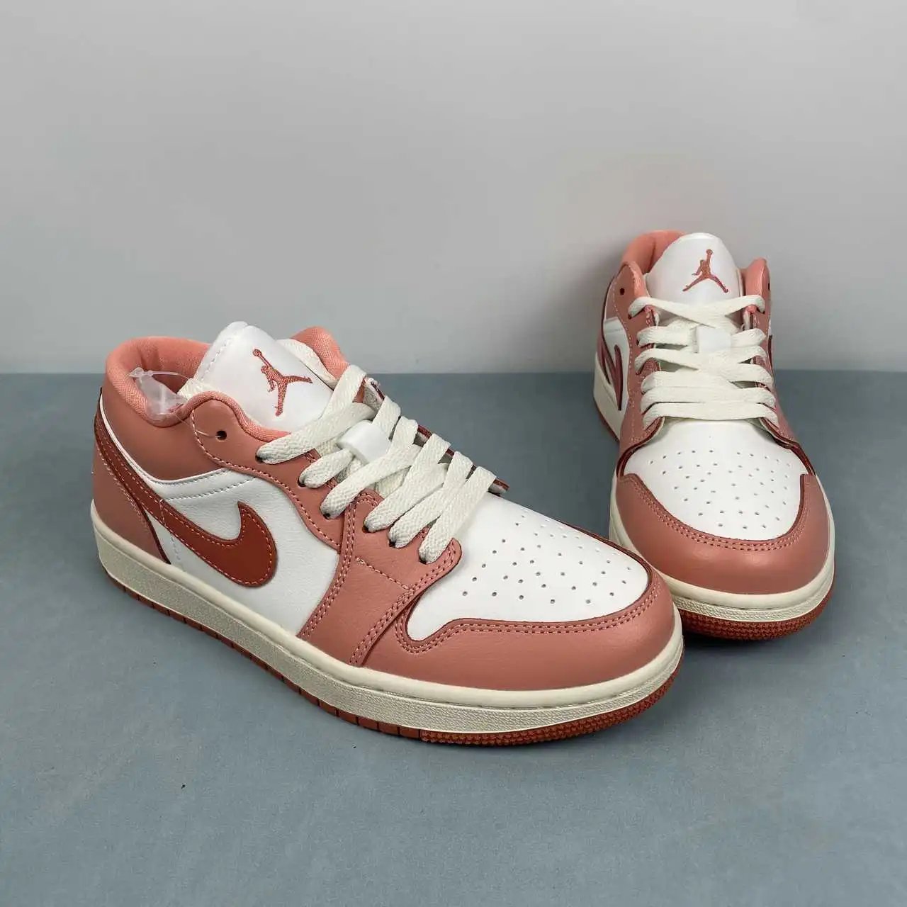Air Jordan 1 Low DC0774-180 thumbnail 2