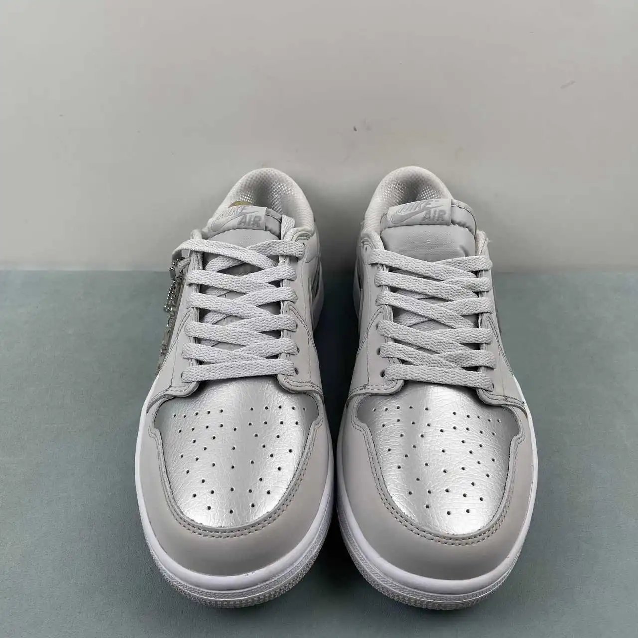 Air Jordan 1 Low CZ0790-002 thumbnail 3