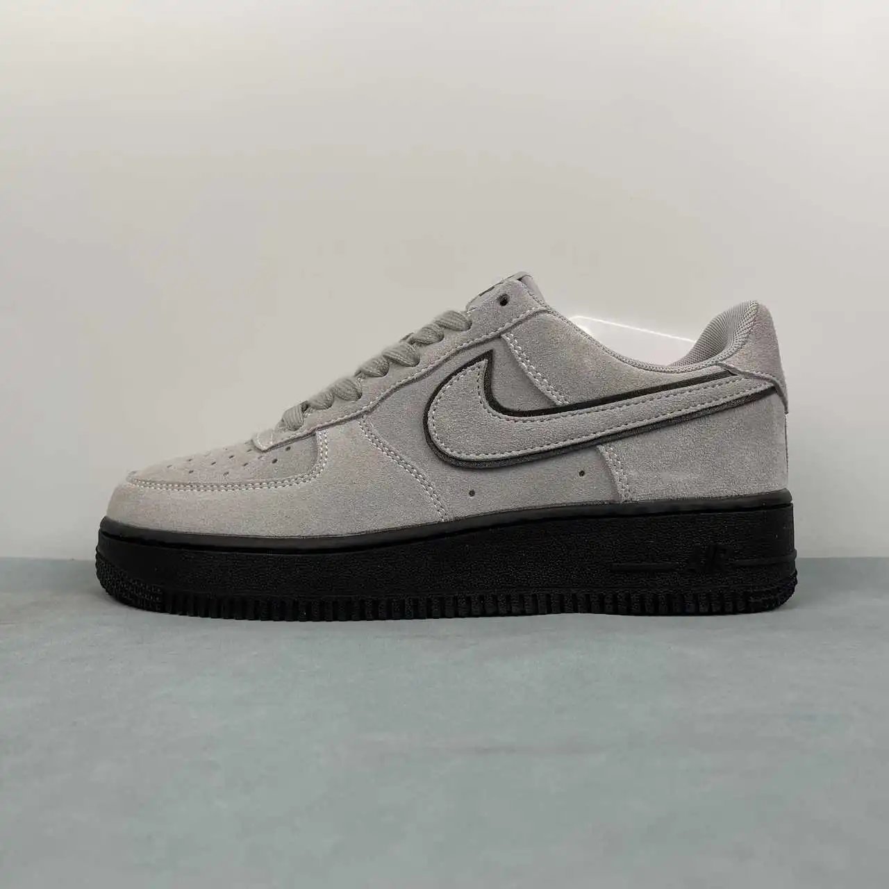 Nike Air Force 1 HQ1966-001 thumbnail 4
