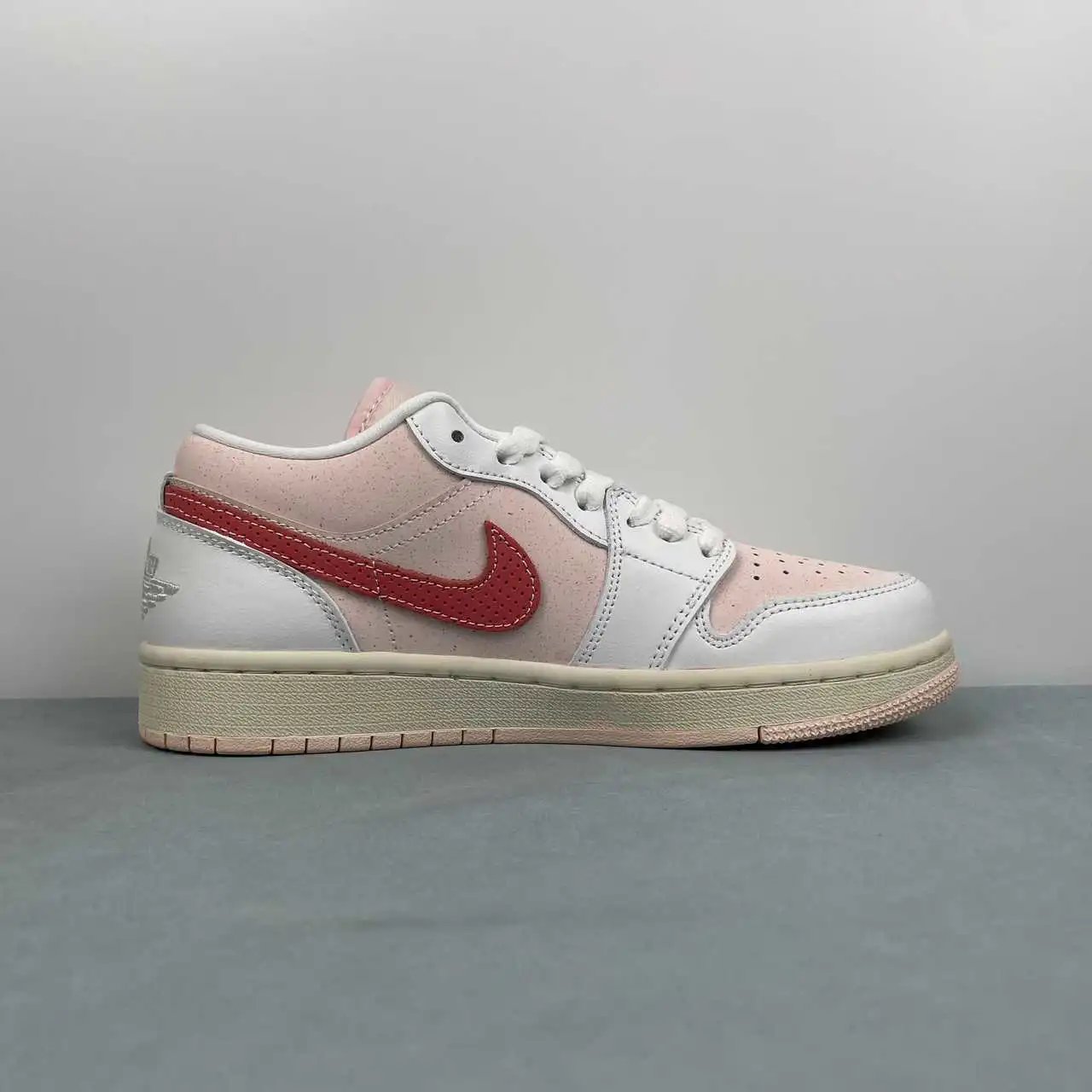 Air Jordan 1 Low IB8156-133 6