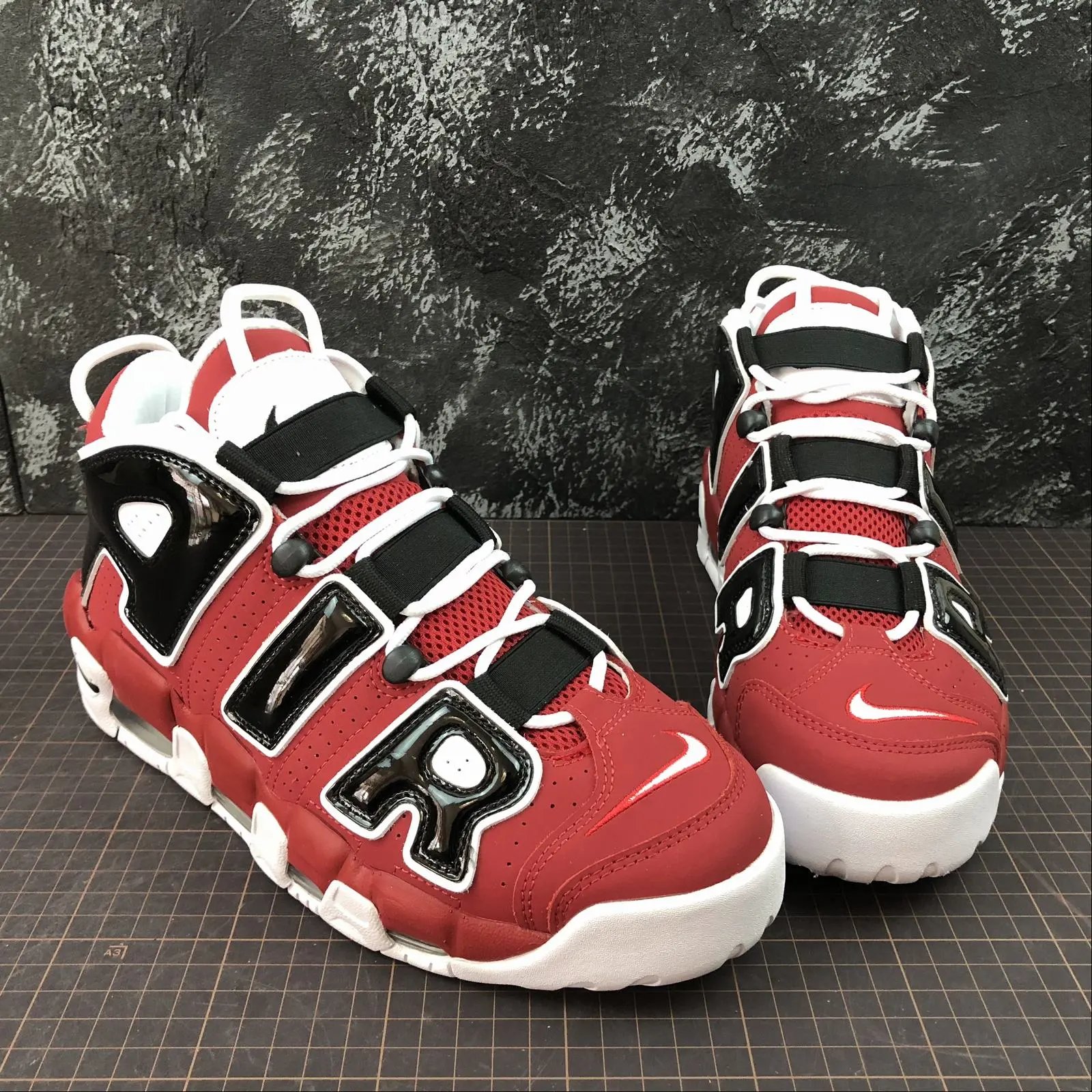 Nike Air More Uptempo Red Black thumbnail 2