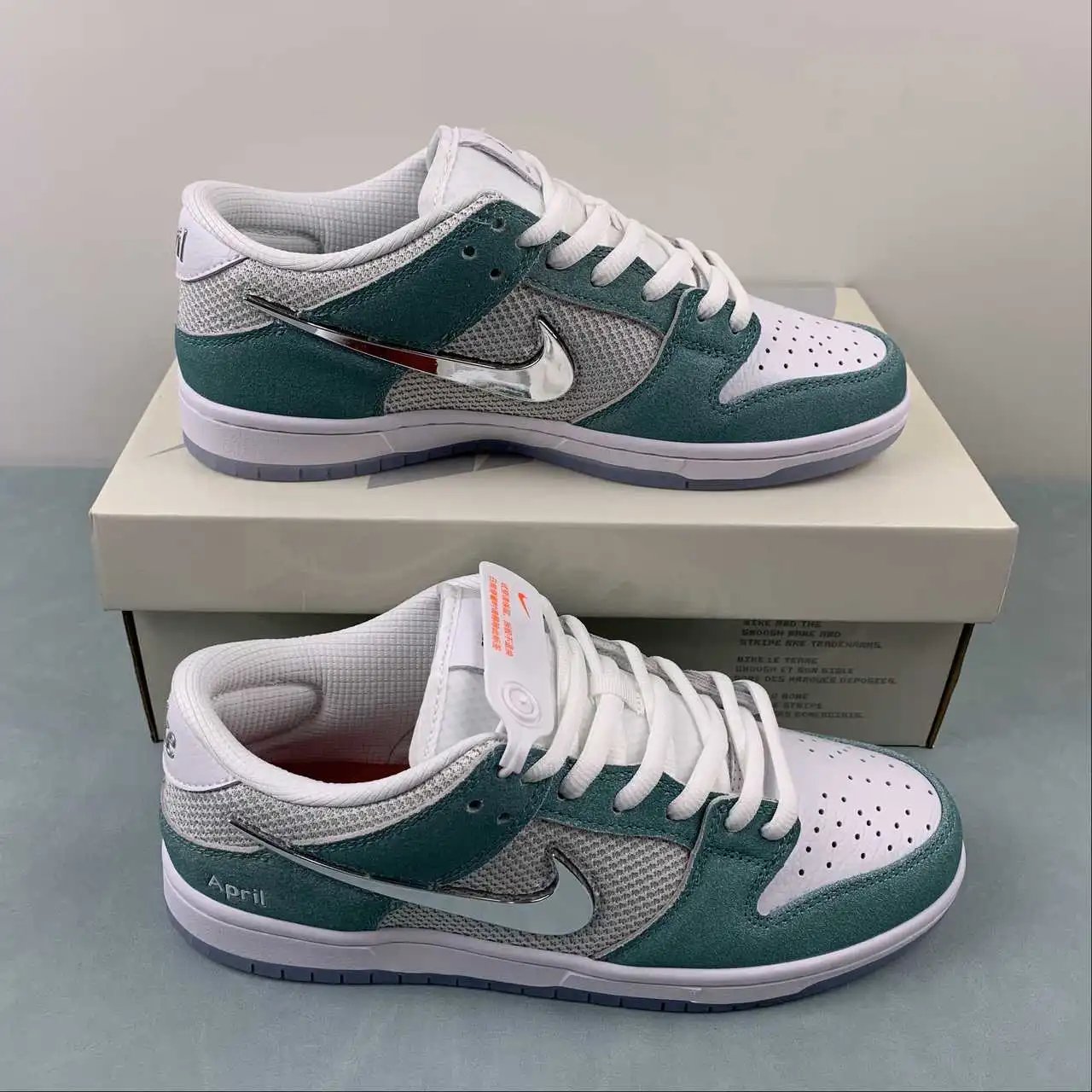 Nike Dunk Low FD2562-400