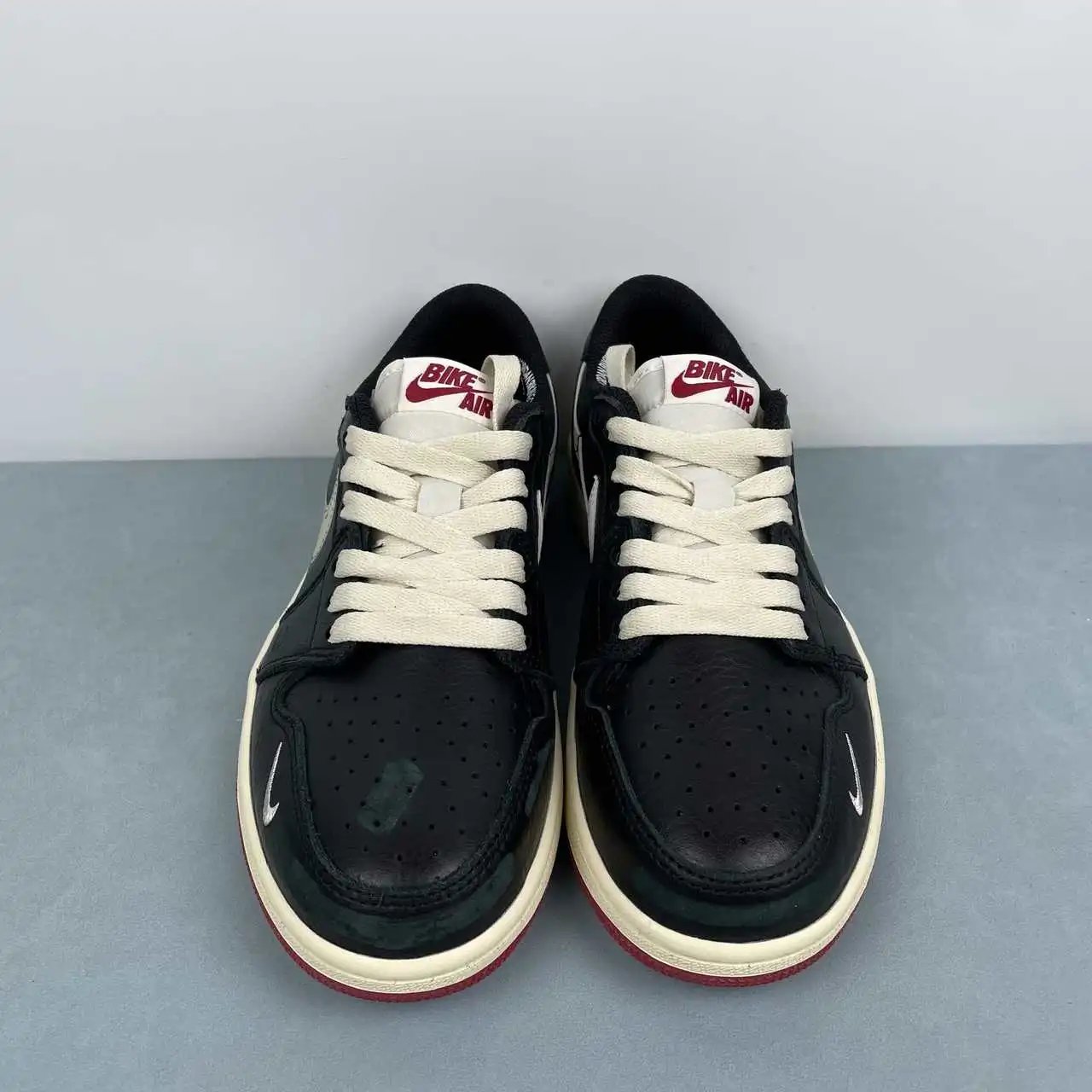 Air Jordan 1 Low IB8958-001 thumbnail 3