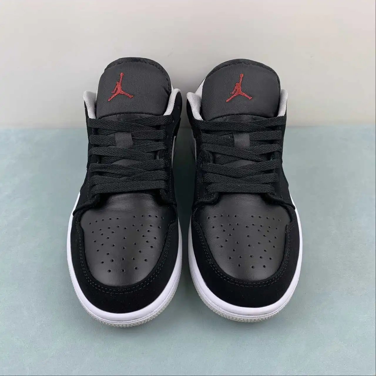 Air Jordan 1 Low 553558-032 thumbnail 3