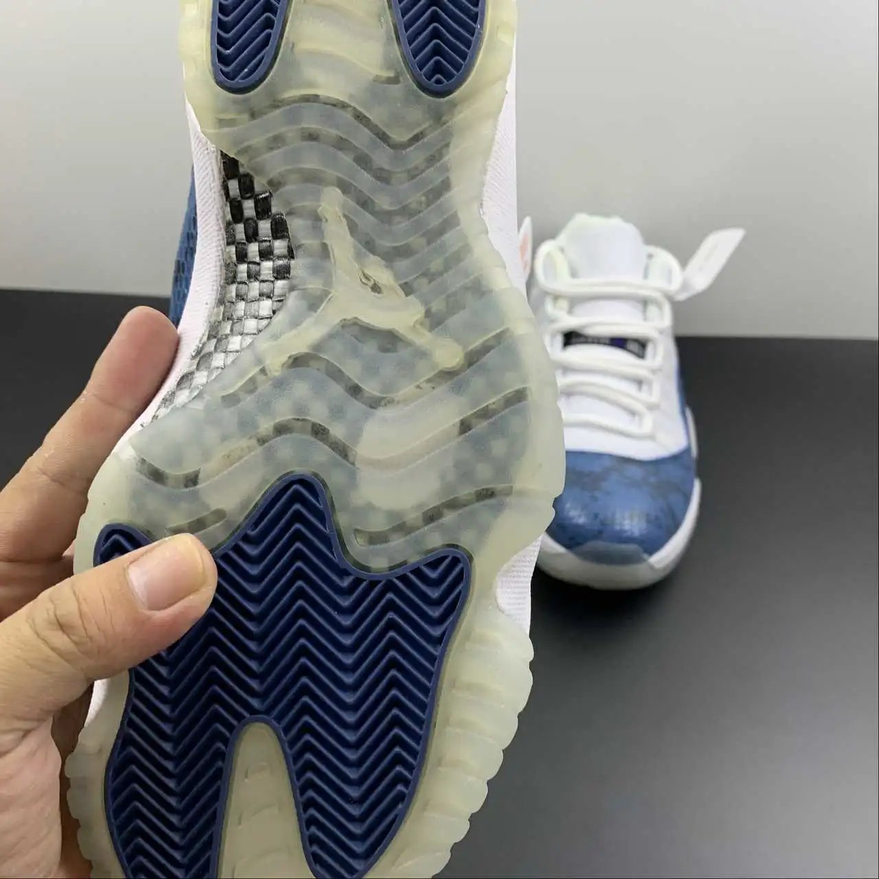 Air Jordan 11 CD6846-102 11