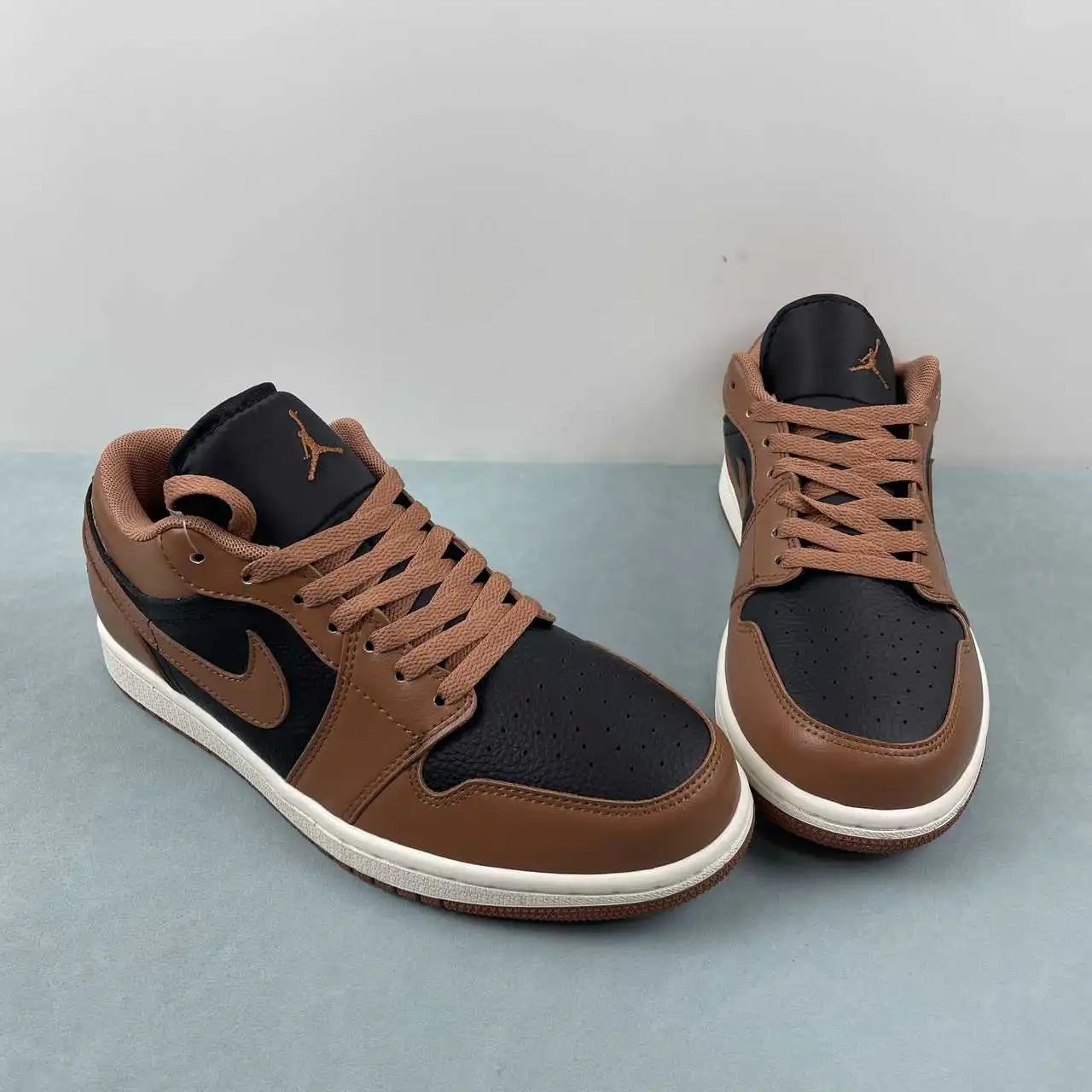 Air Jordan 1 Low DC0774-021 thumbnail 2