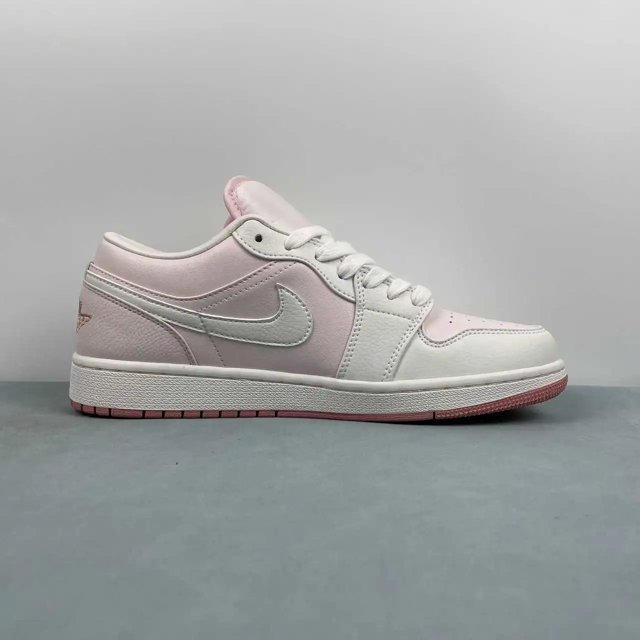 Air Jordan 1 Low IH0823-611 6