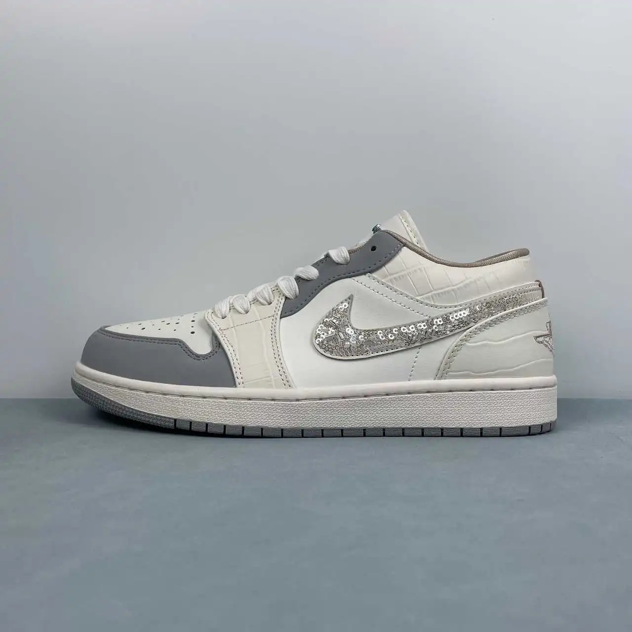 Air Jordan 1 Low IH7323-100 5