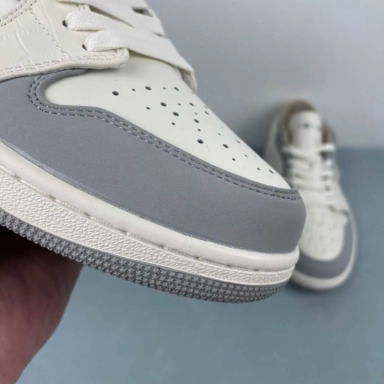 Air Jordan 1 Low IH7323-100 7