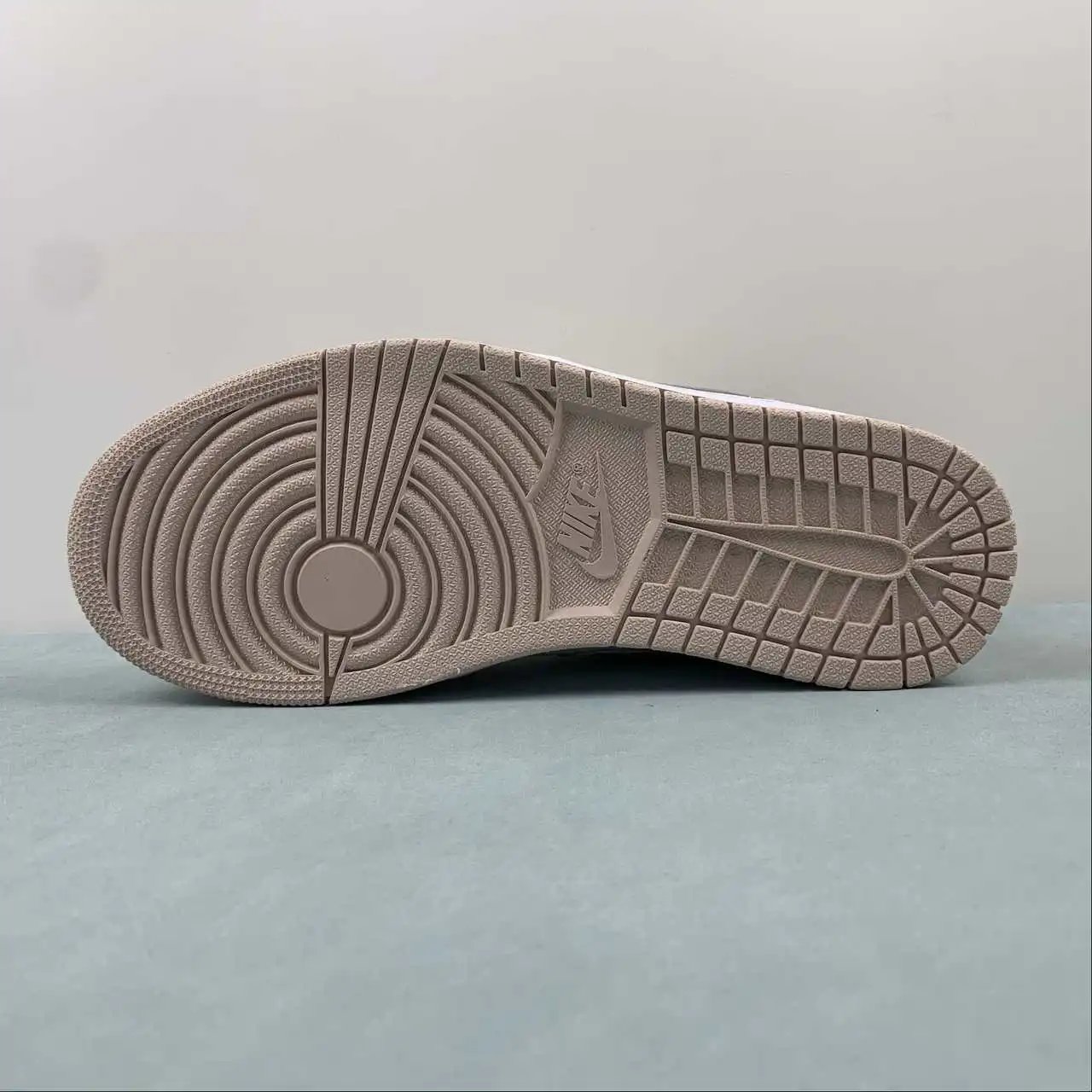 Air Jordan 1 Low DC0774-120 11