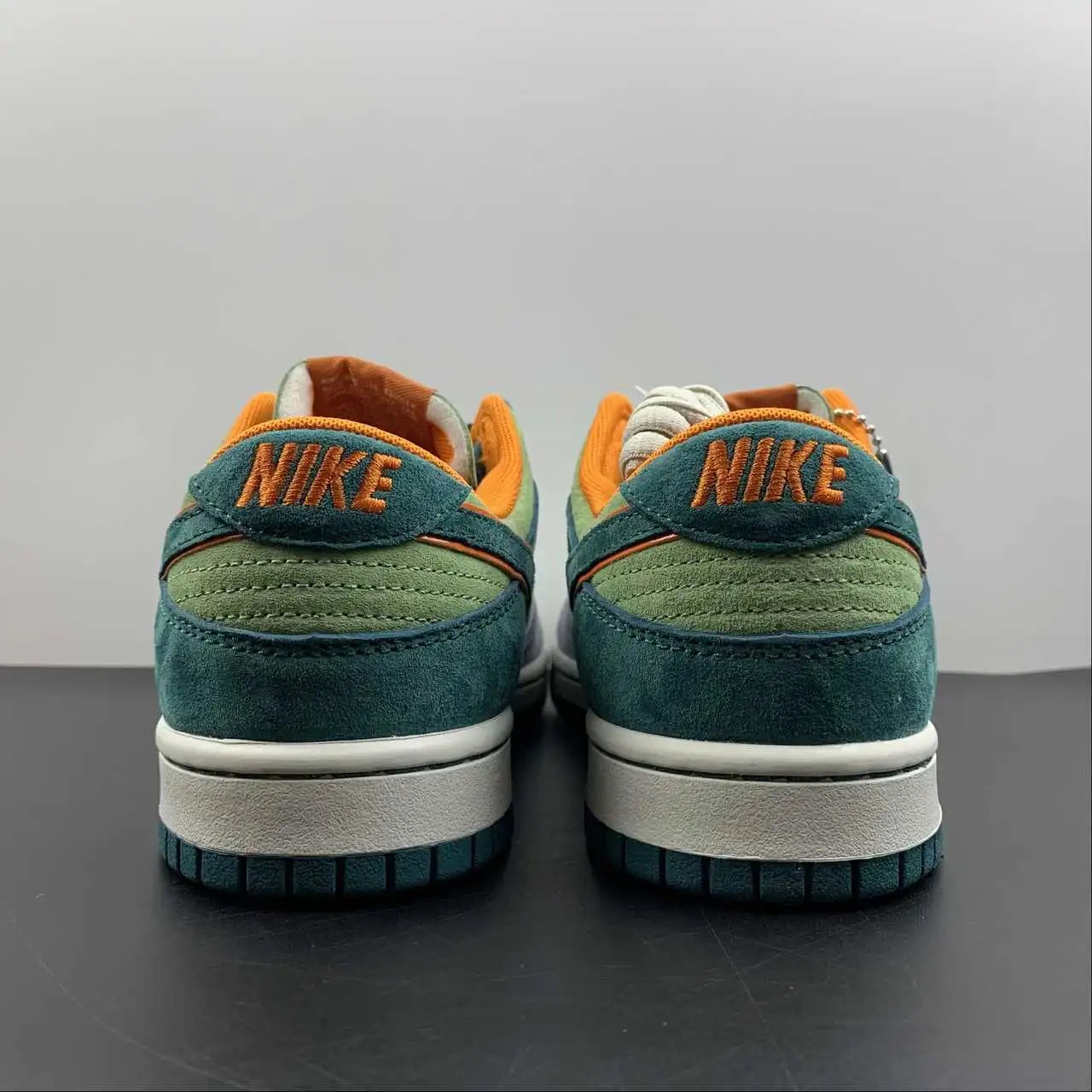 Nike Dunk Low LF0039-022 11