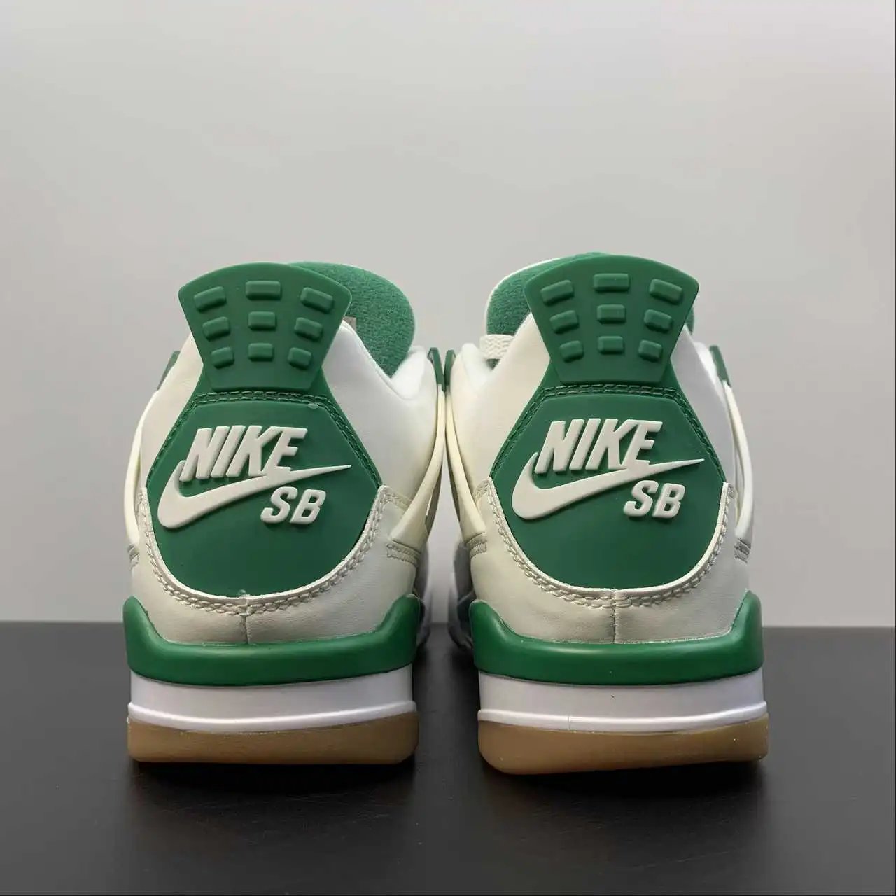 AJ4 × Nike SB DR5415-103 thumbnail 3