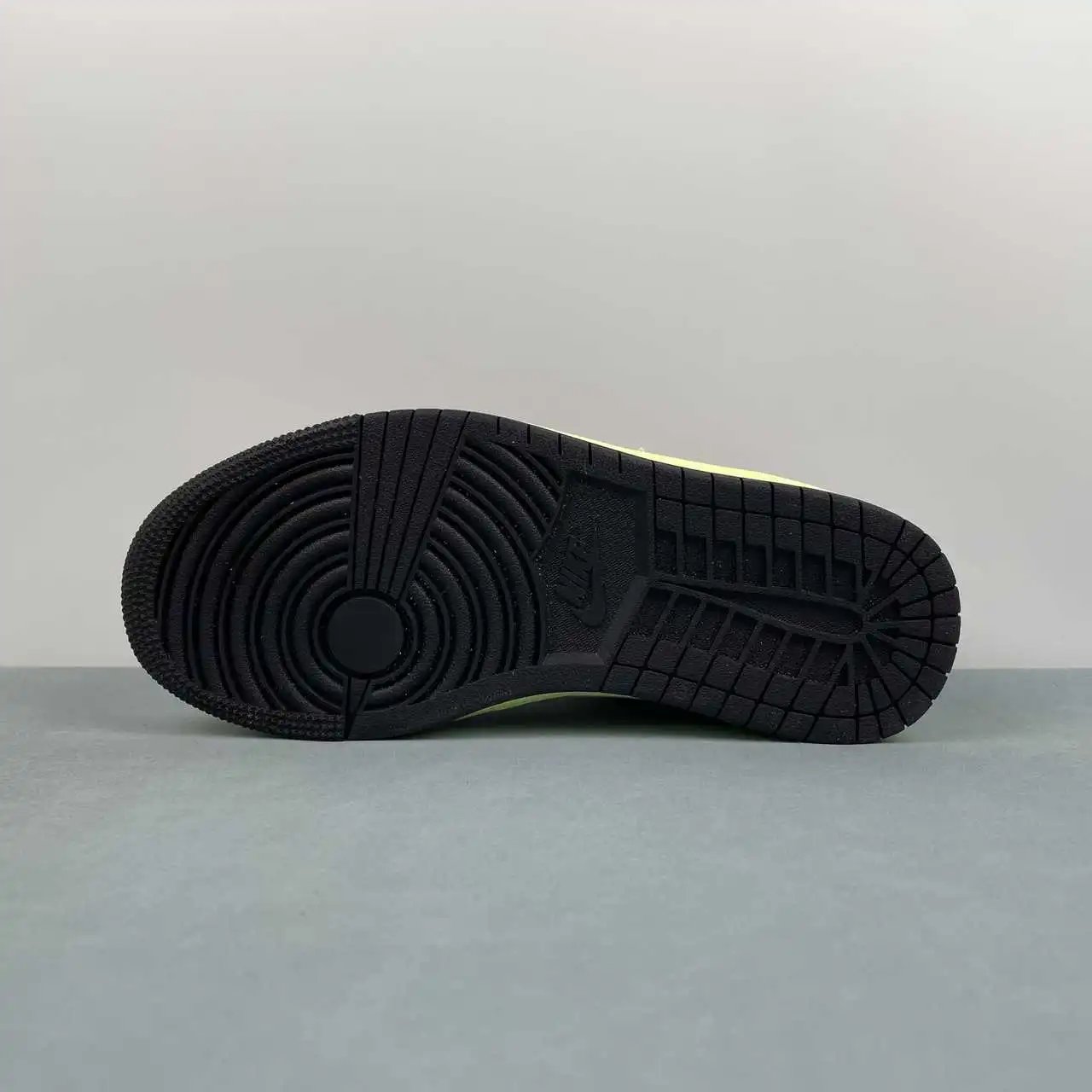 Air Jordan 1 Low HQ2010-005 11