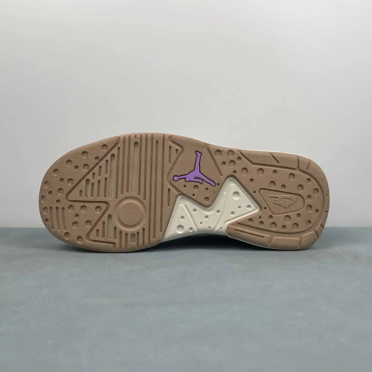 Air Jordan CMFT Era HQ0506-105 11
