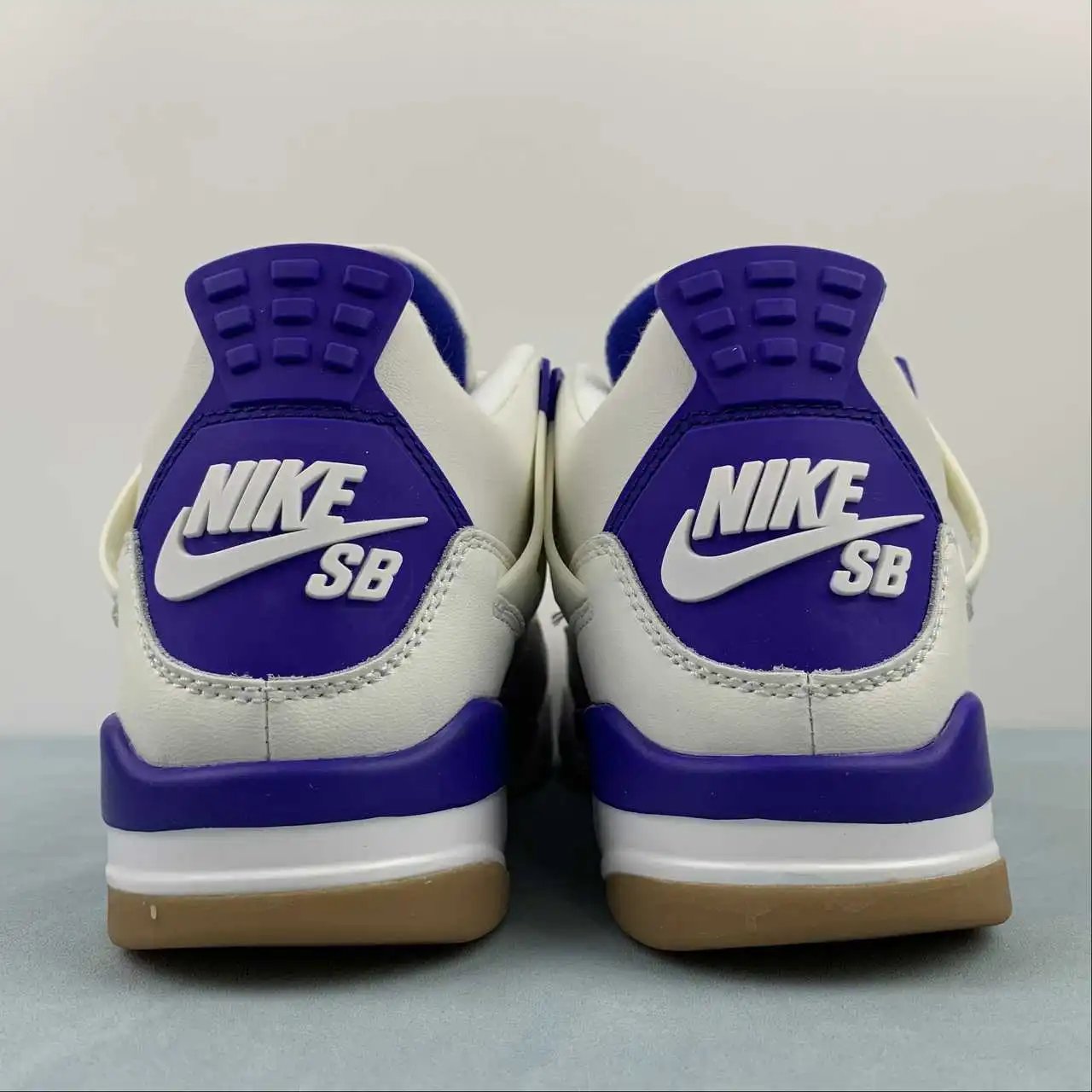 AJ4 × Nike SB DR5415-102 thumbnail 3
