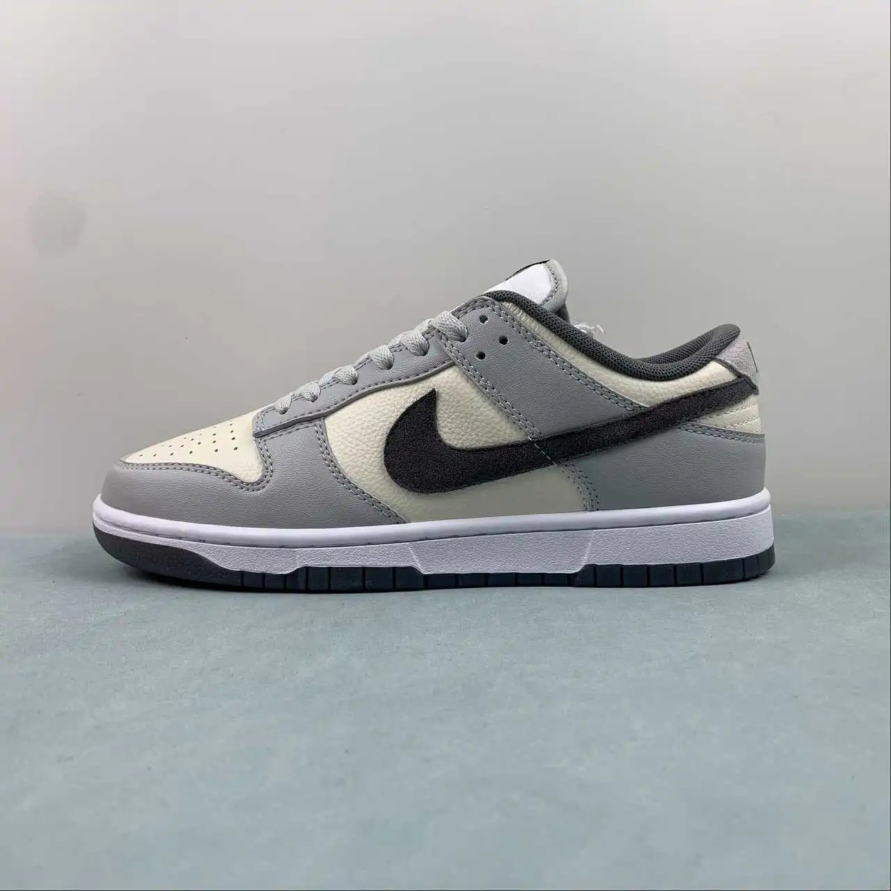 Nike Dunk Low FJ4188-100 thumbnail 4