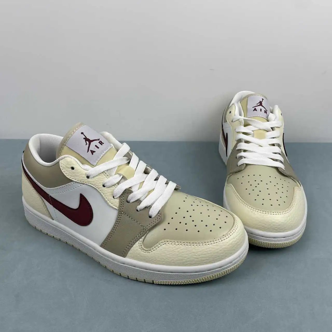 Air Jordan 1 Low HV6530-100 thumbnail 2