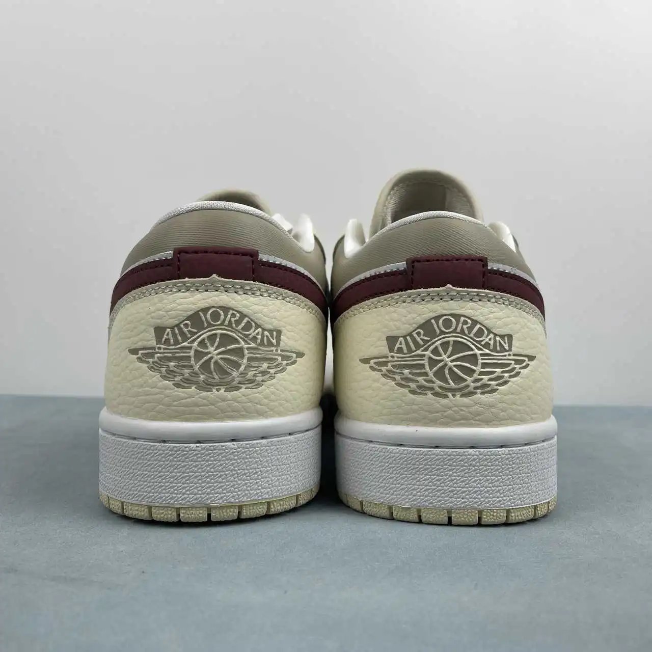 Air Jordan 1 Low HV6530-100 thumbnail 3