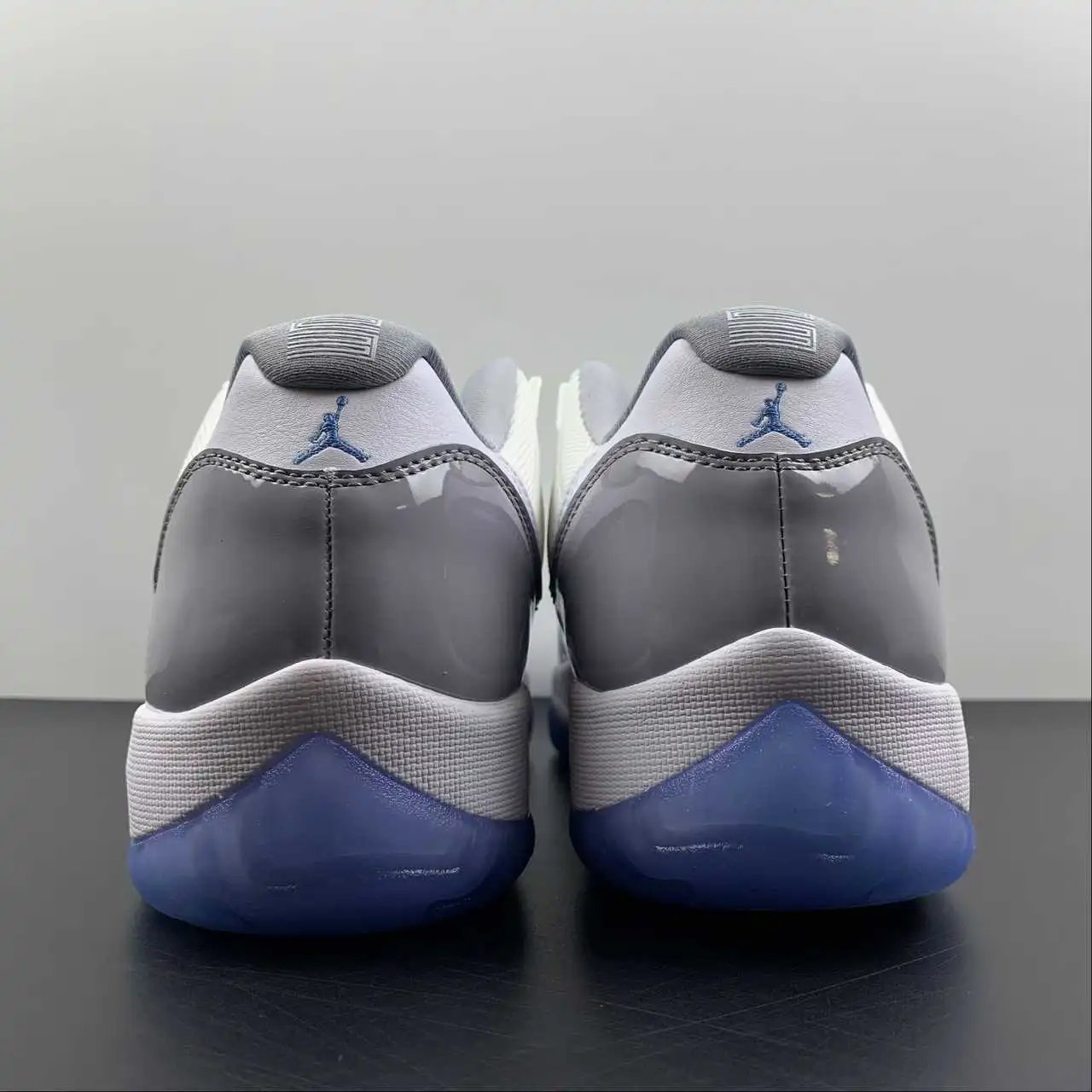 Air Jordan 11 AV2187-140 thumbnail 3