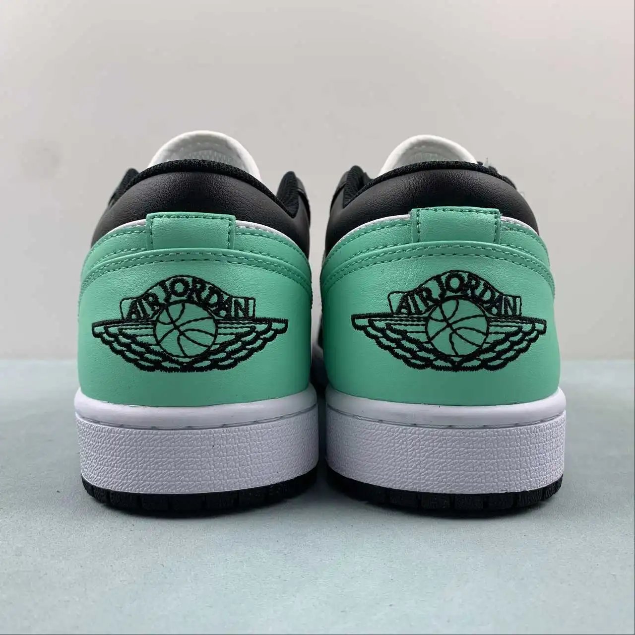 Air Jordan 1 Low 553558-131 thumbnail 4