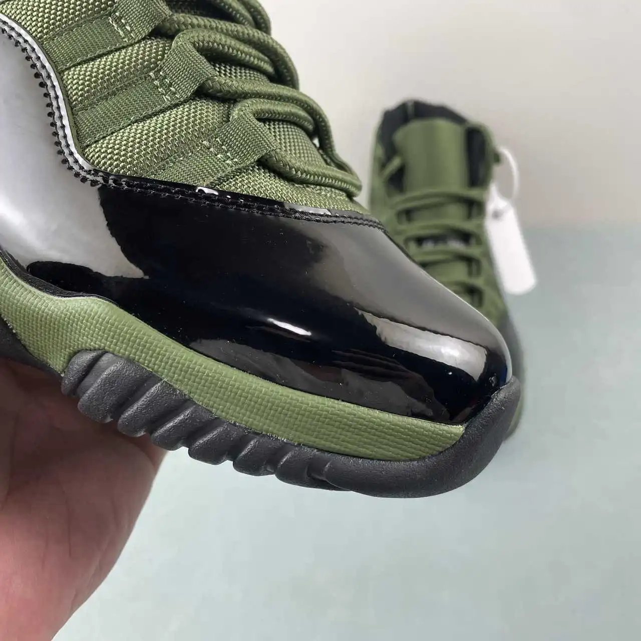 Air Jordan 11 CT8012-300 9