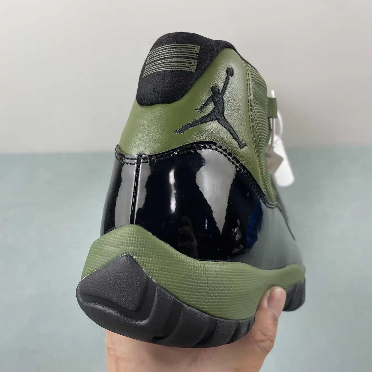 Air Jordan 11 CT8012-300 10