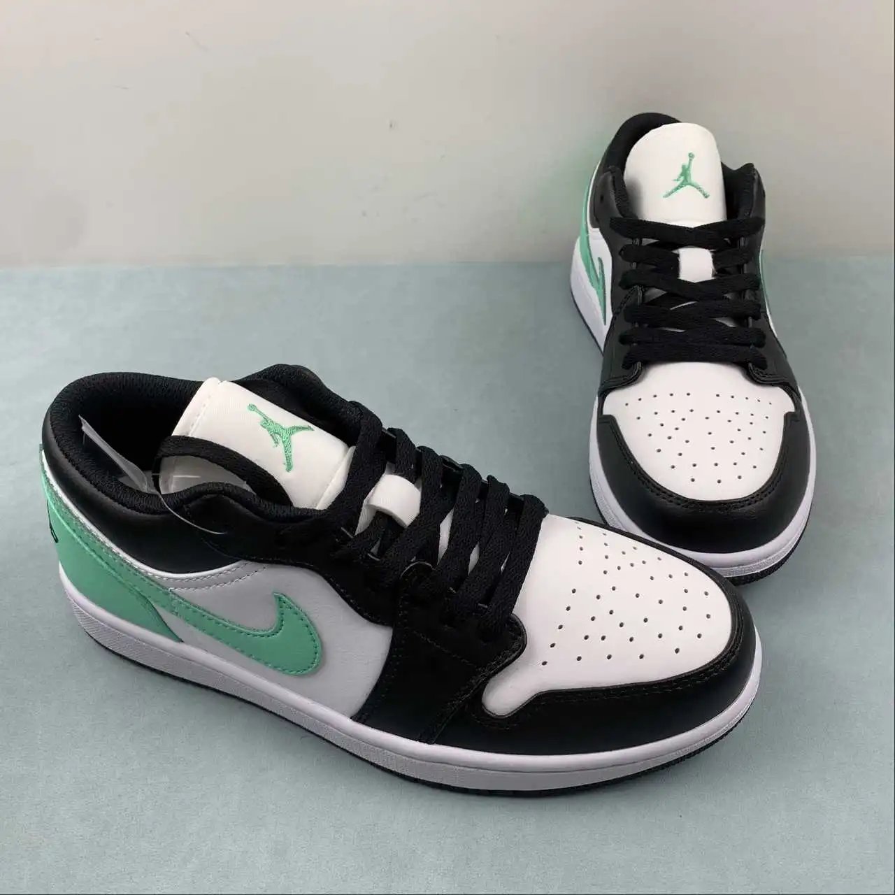 Air Jordan 1 Low 553558-131 thumbnail 2