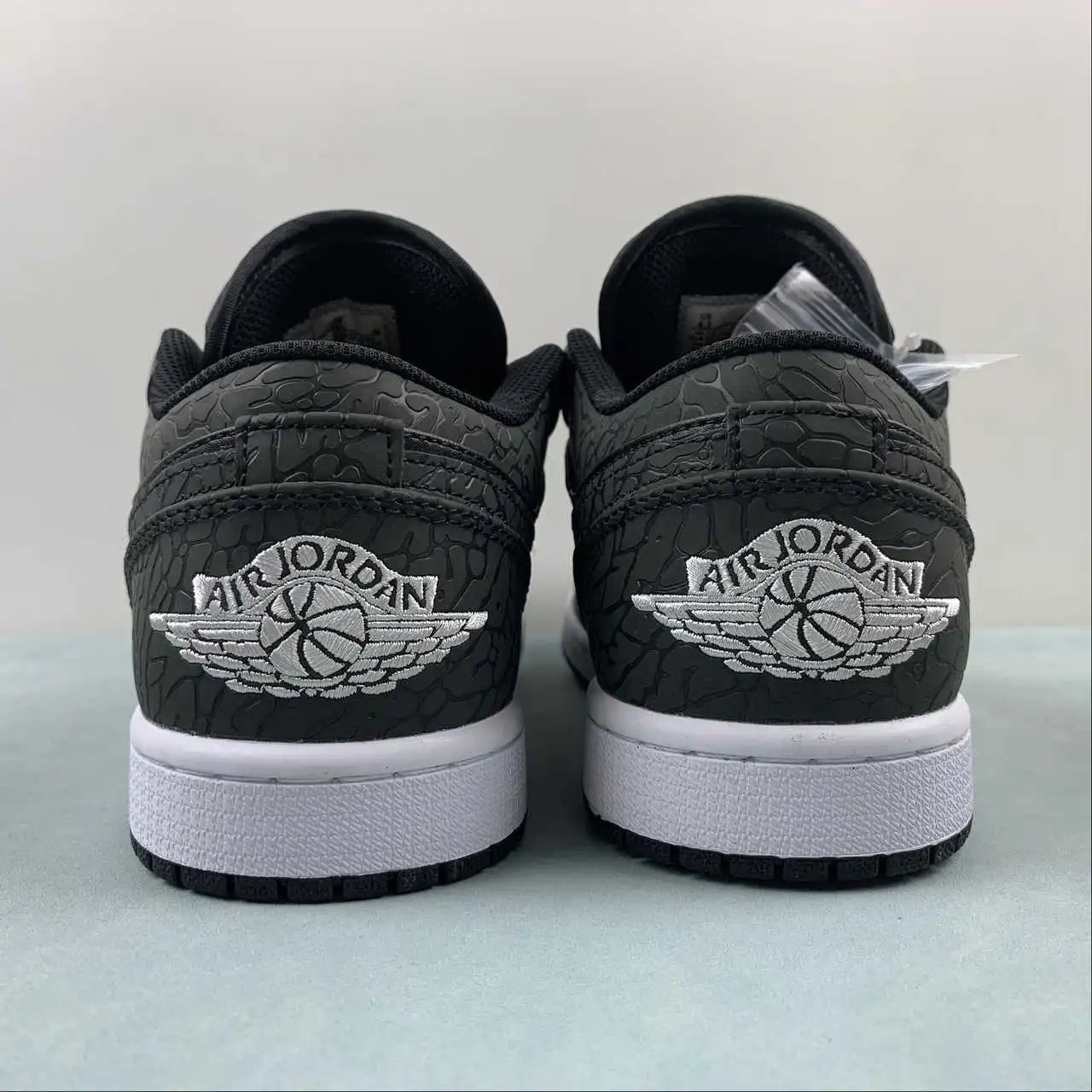 Air Jordan 1 Low FB9907-001 thumbnail 4