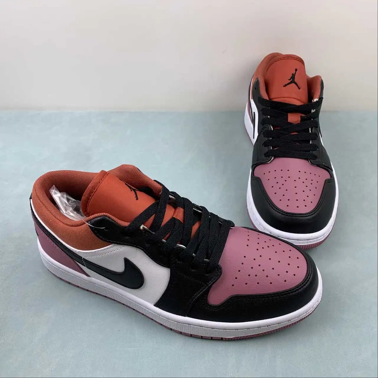 Air Jordan 1 Low FB9908-102 thumbnail 2