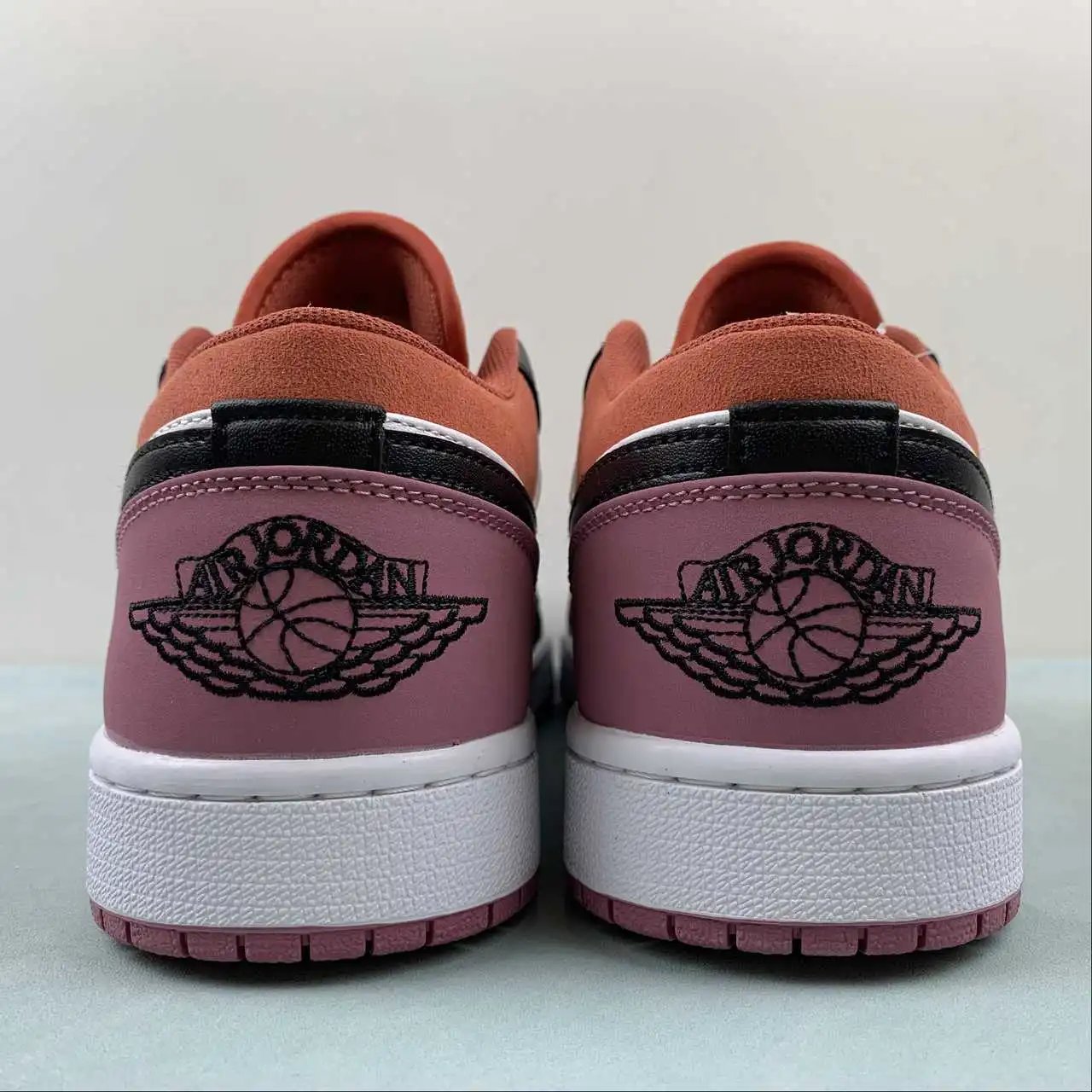 Air Jordan 1 Low FB9908-102 thumbnail 4
