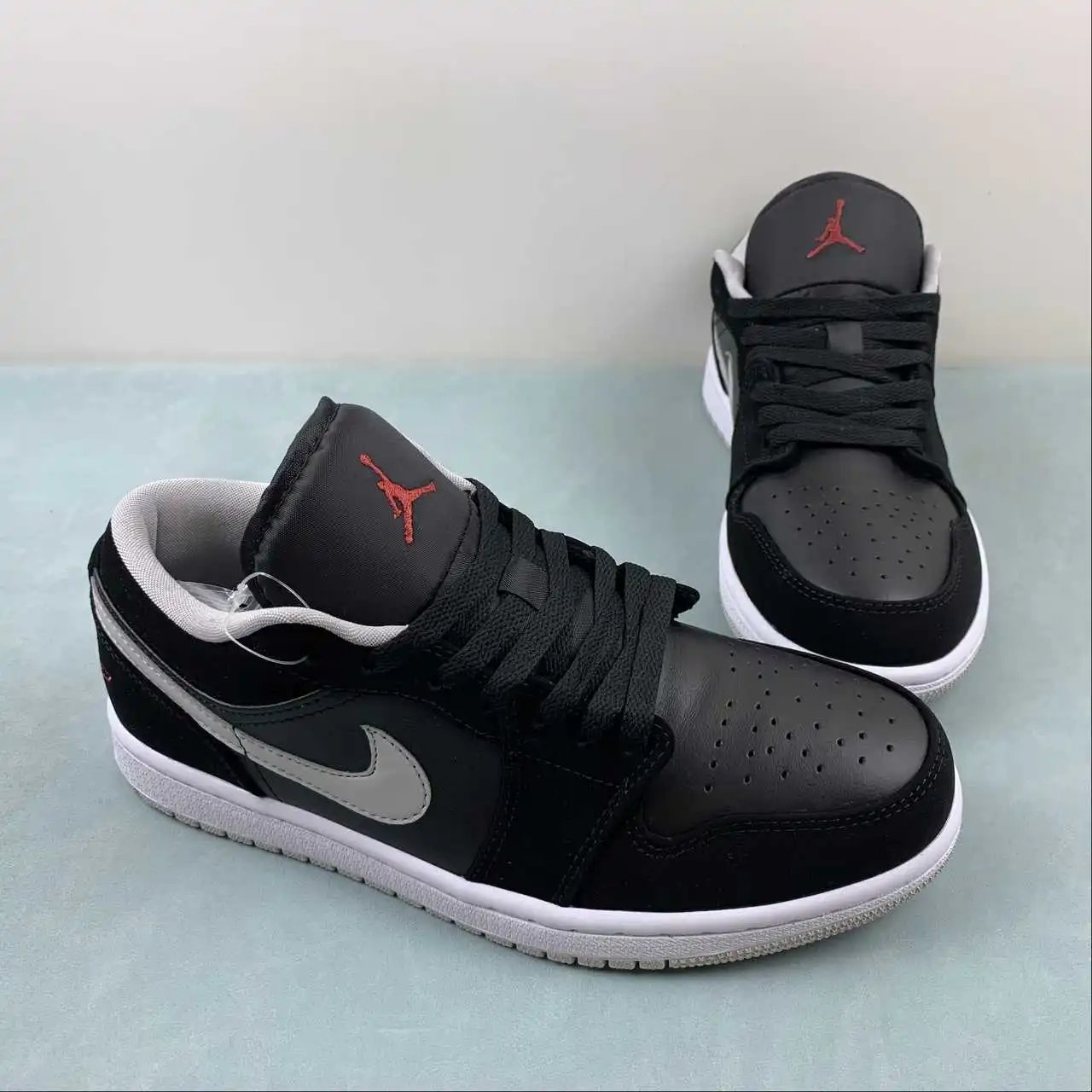 Air Jordan 1 Low 553558-032 thumbnail 2