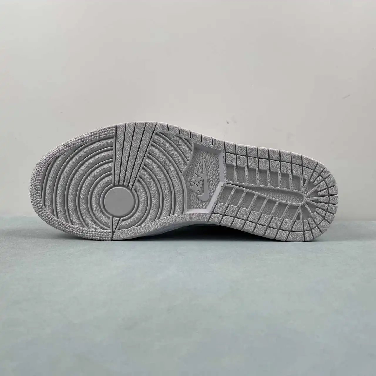 Air Jordan 1 Low CZ0790-002 11