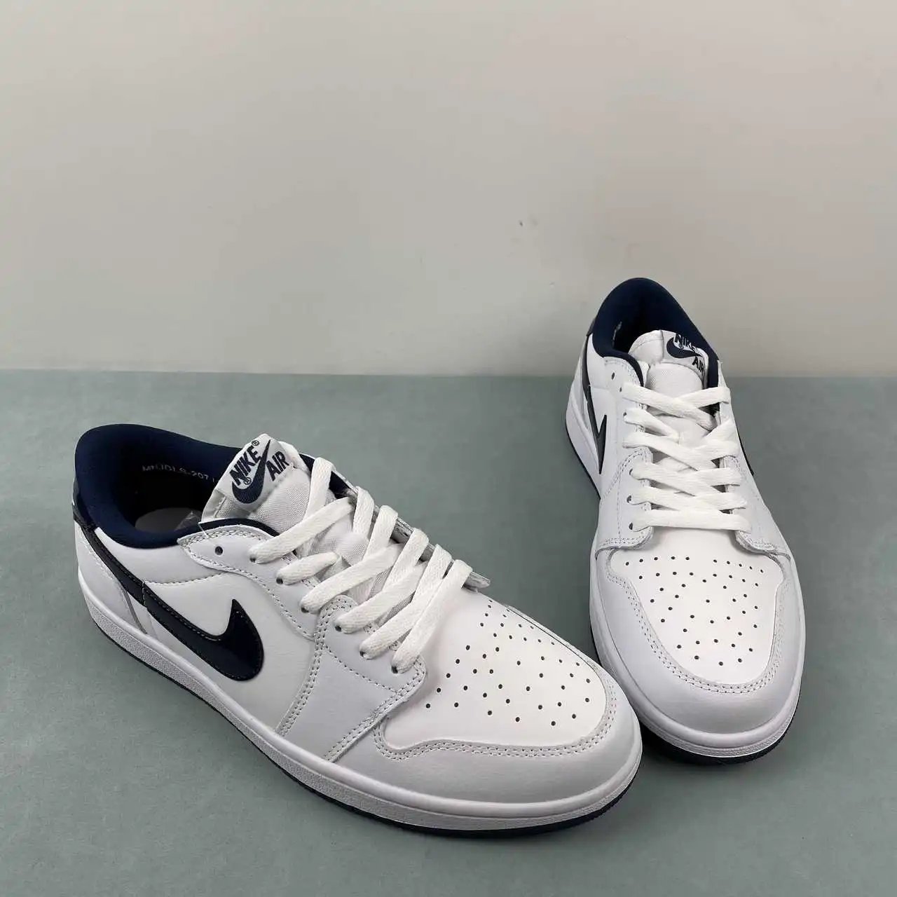 Air Jordan 1 Low FB9933-141 thumbnail 2