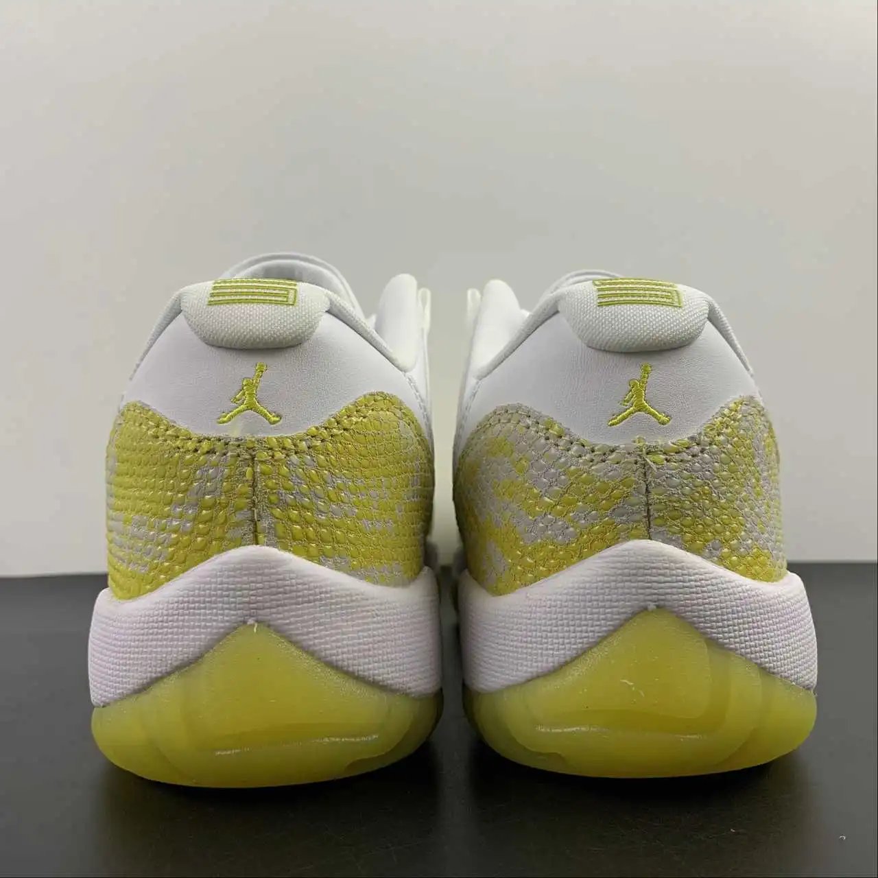 Air Jordan 11 AH7860-107 thumbnail 3