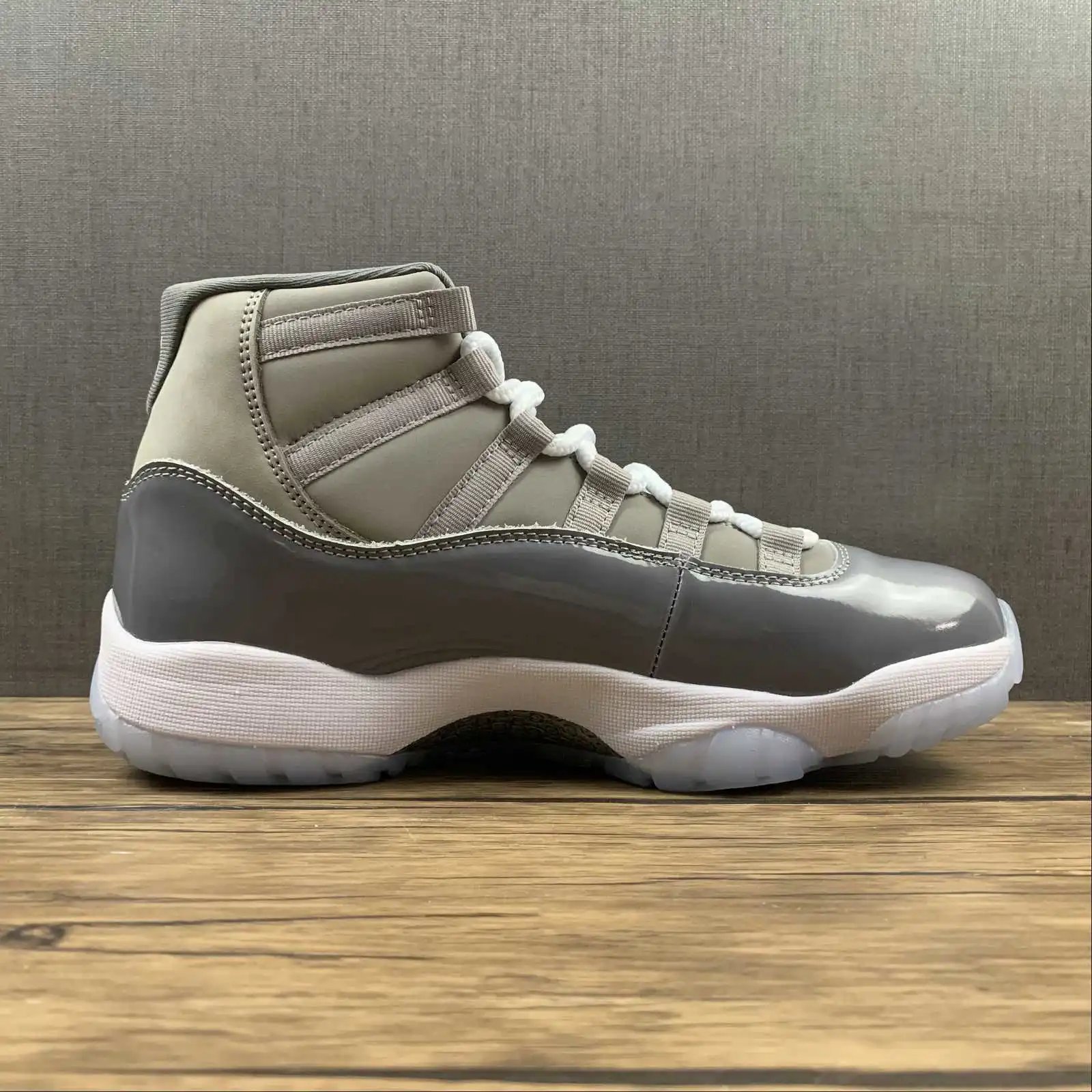 Air Jordan 11 CT8012-005 5