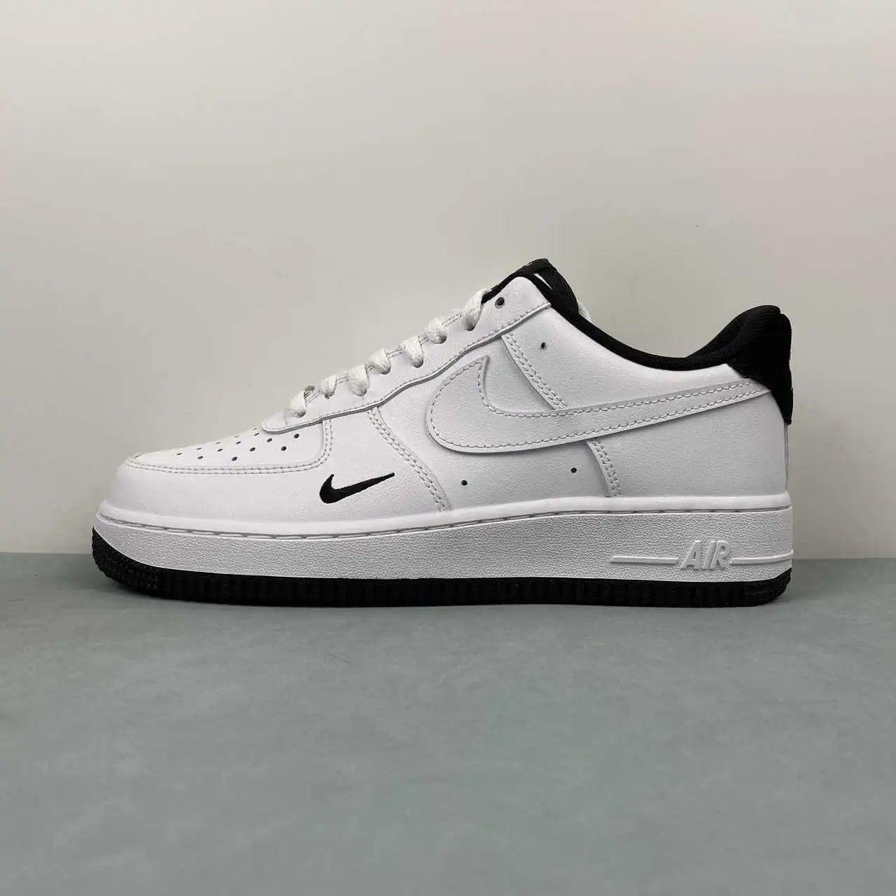 Nike Air Force 1 HM9483-101 thumbnail 4
