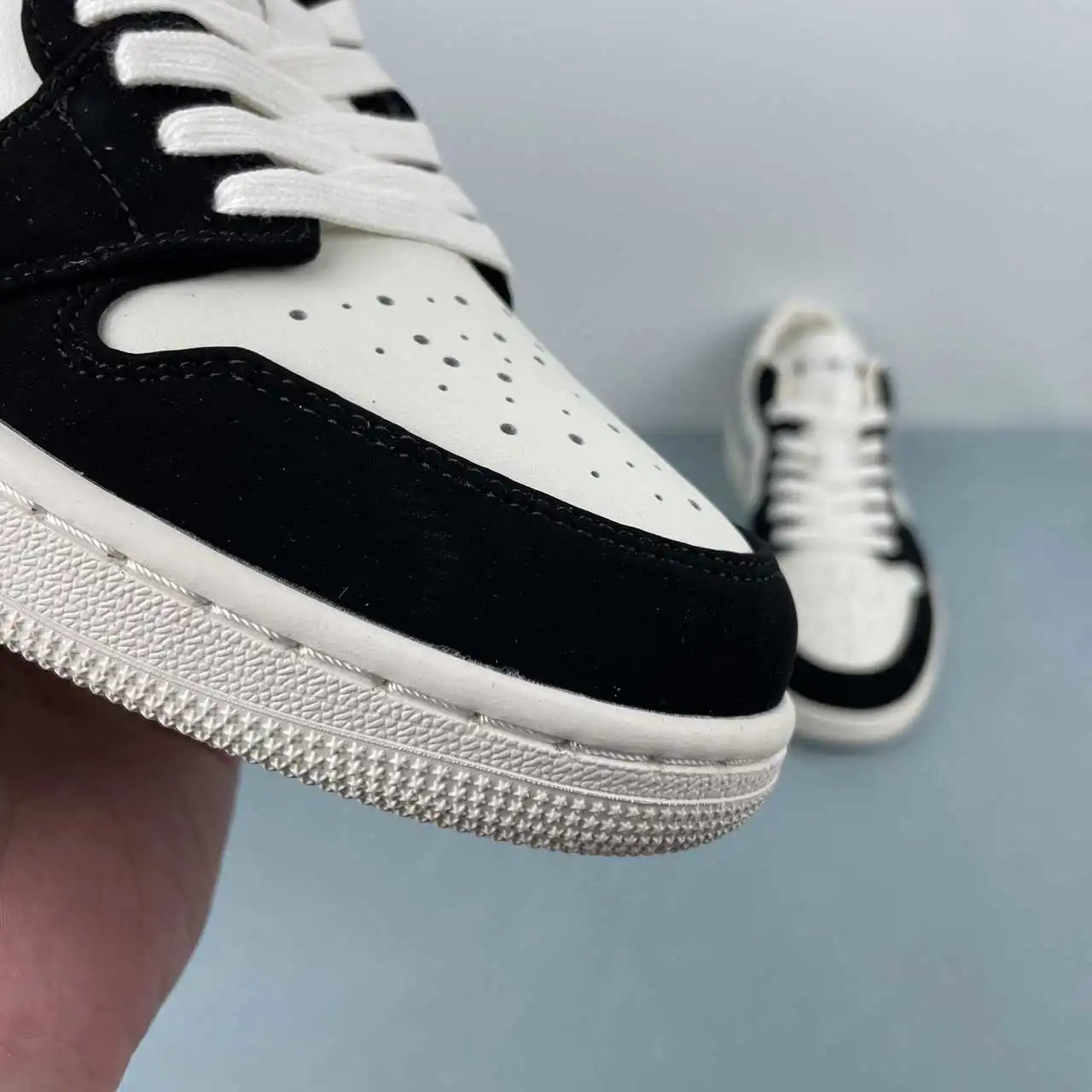 Air Jordan 1 Low IO2242-101 7
