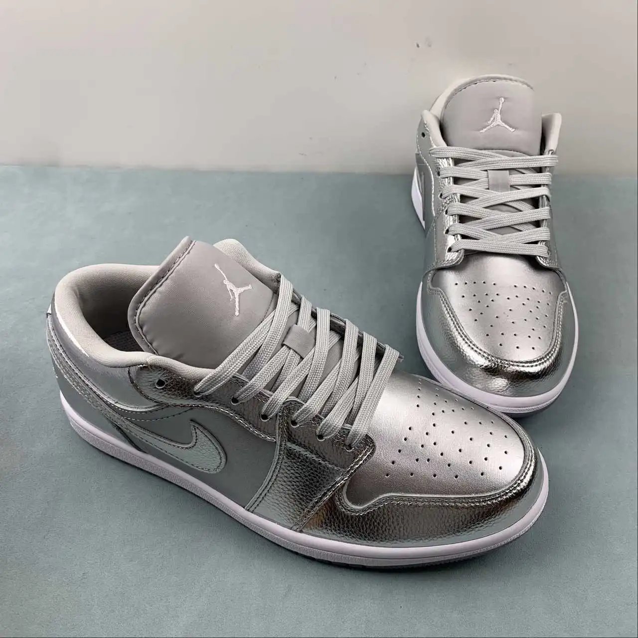 Air Jordan 1 Low FN5030-001 thumbnail 2